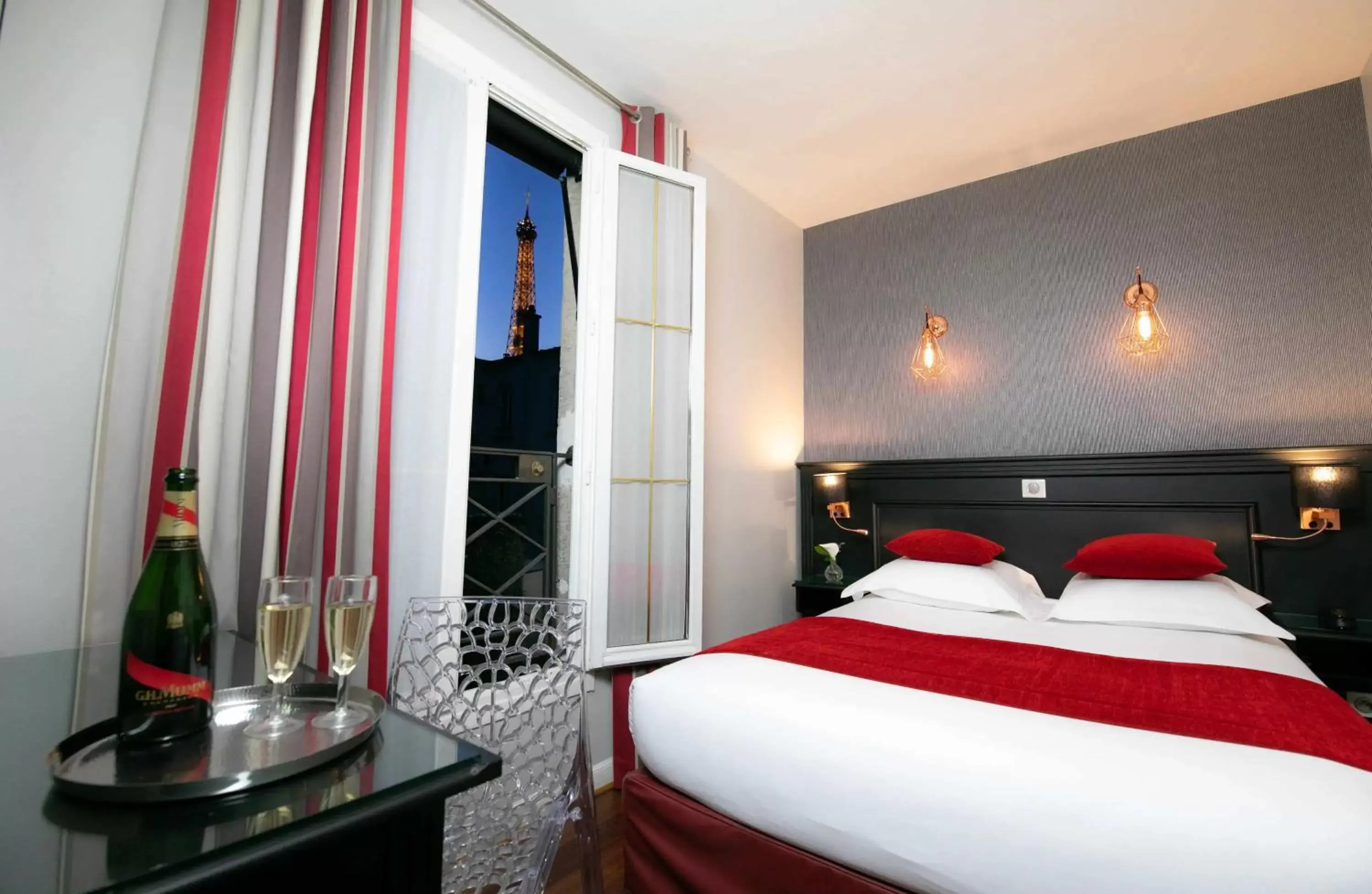 Photo of the whole room, Bed in Hôtel Eiffel Rive Gauche Photo of the whole room, Bed in Hôtel Eiffel Rive Gauche