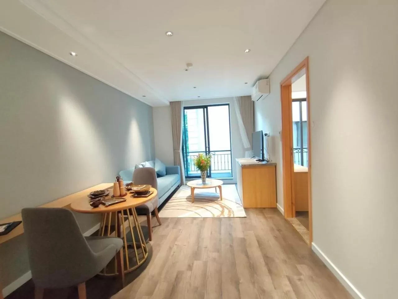 Hồng Gia Tuệ Lake View