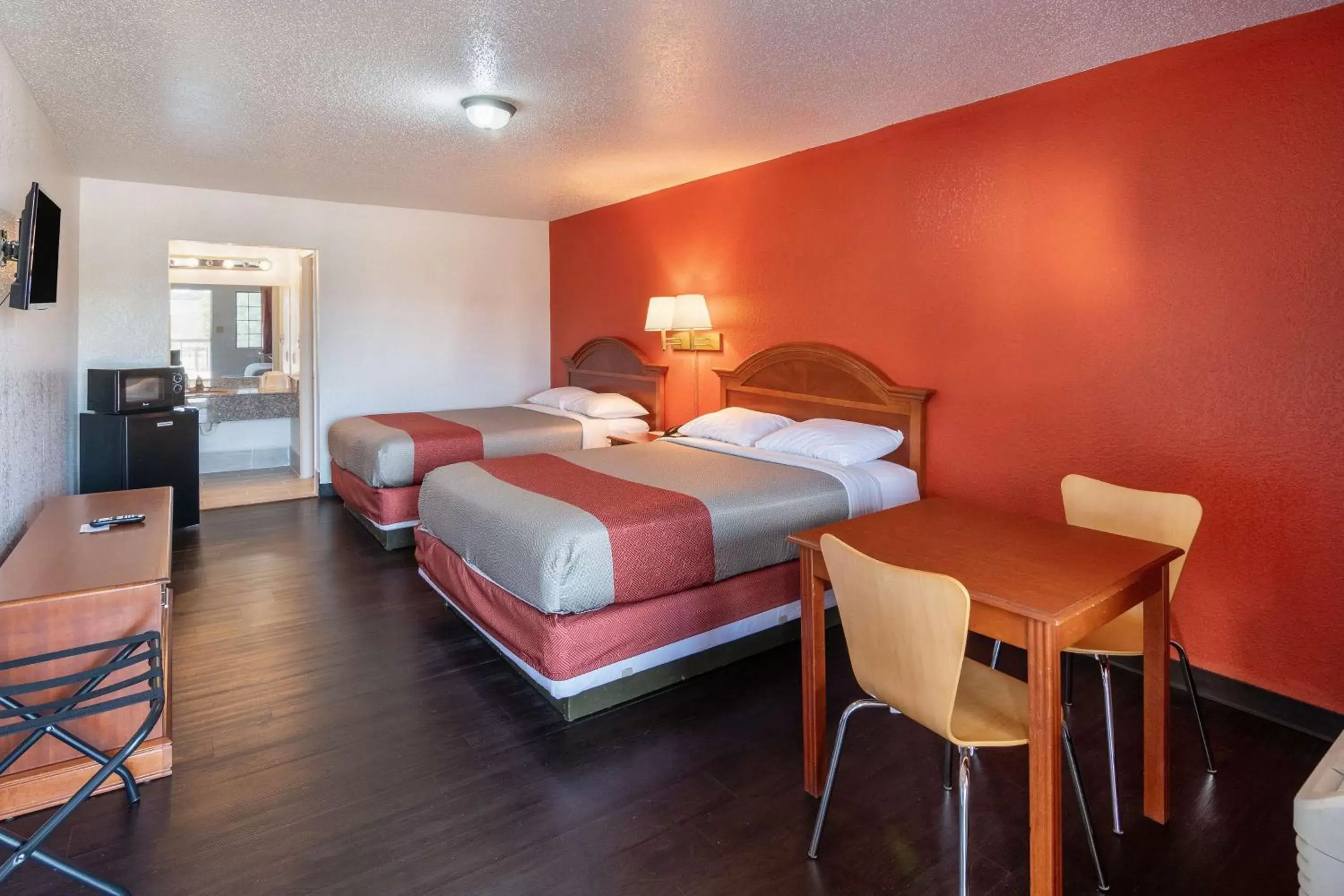 TV and multimedia, Bed in Motel 6-Montgomery, AL - Coliseum TV and multimedia, Bed in Motel 6-Montgomery, AL - Coliseum