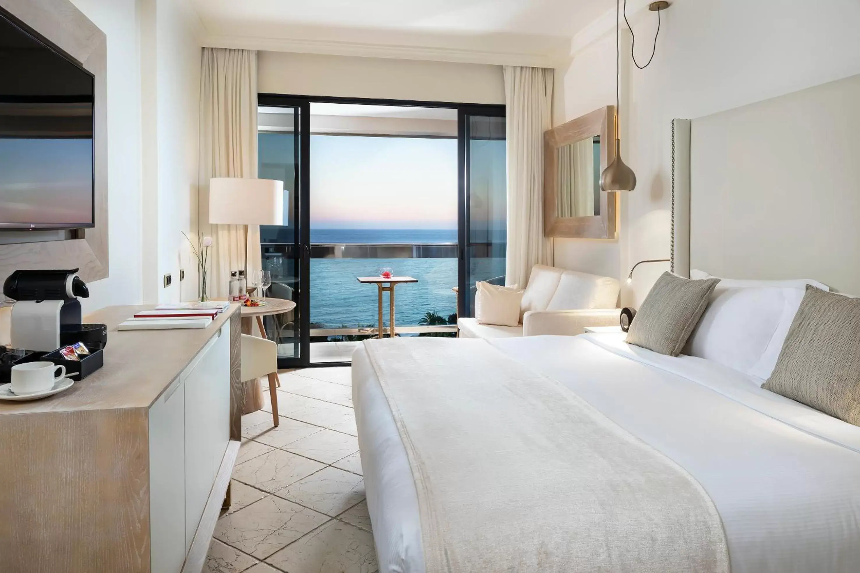 Red Level Room with Frontal Sea View in Hotel Don Pepe Gran Meliá