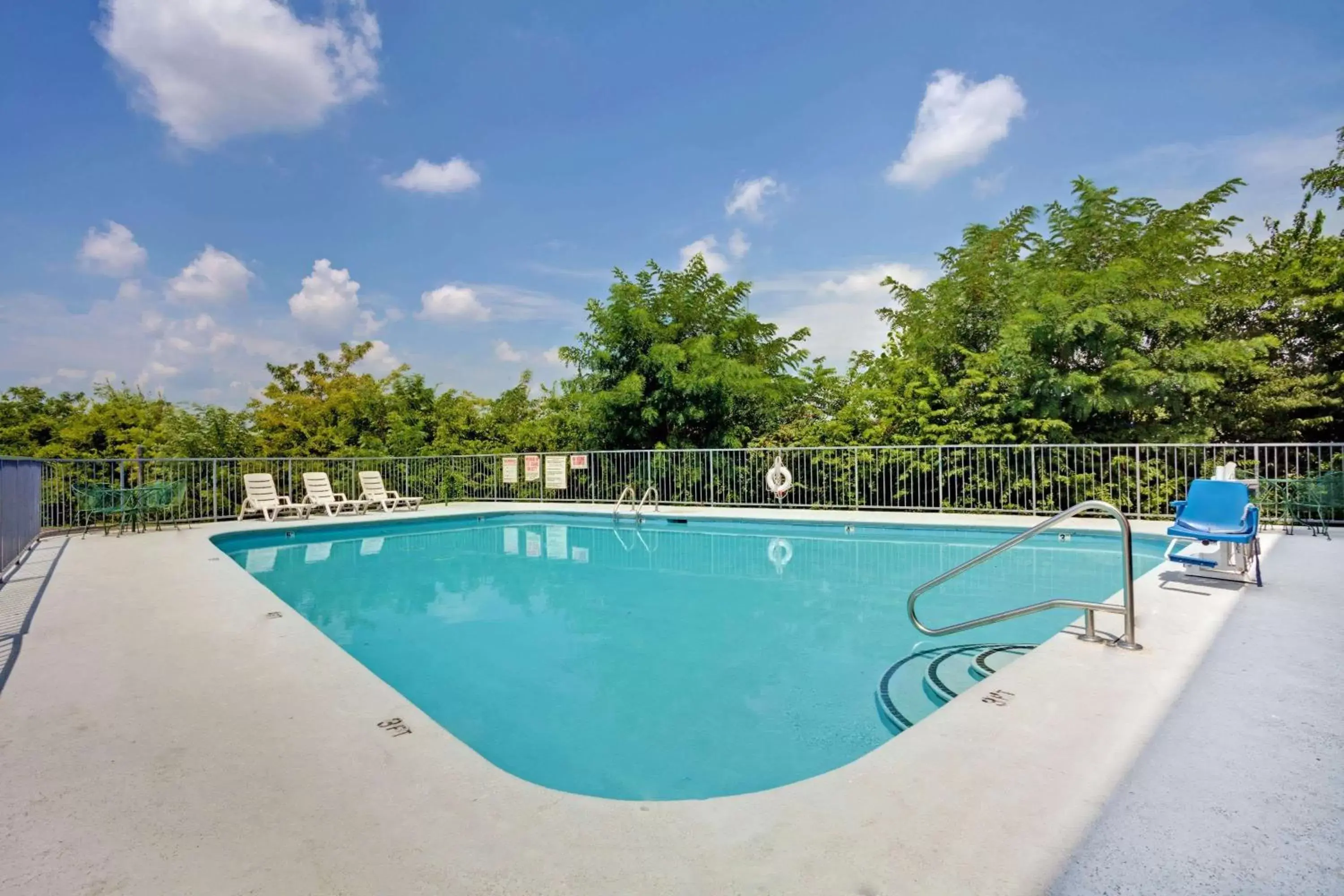On site, Swimming Pool in Super 8 by Wyndham Nashville/ Dntn/ Opryland Area