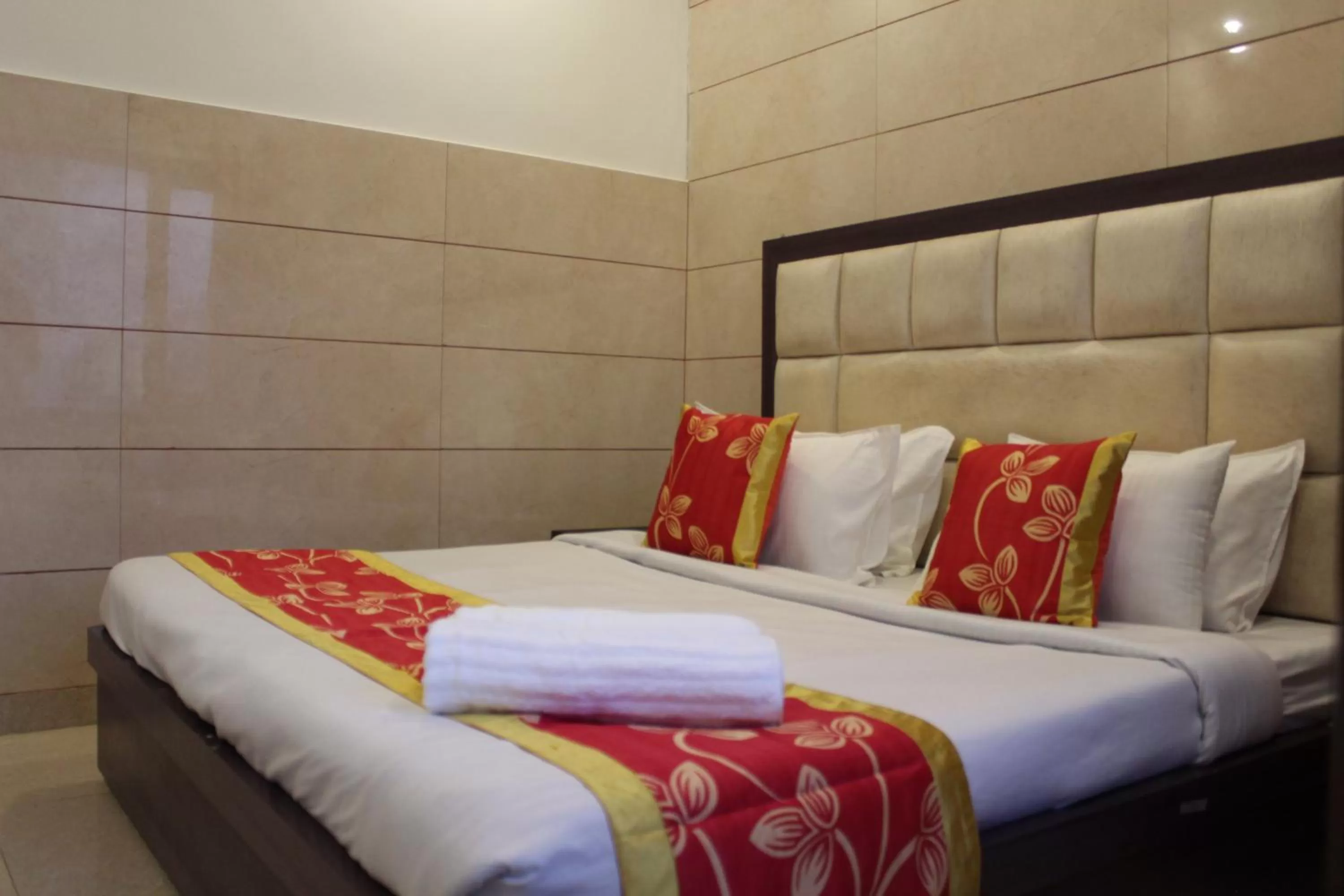 Bed in Trimrooms JMC Katra