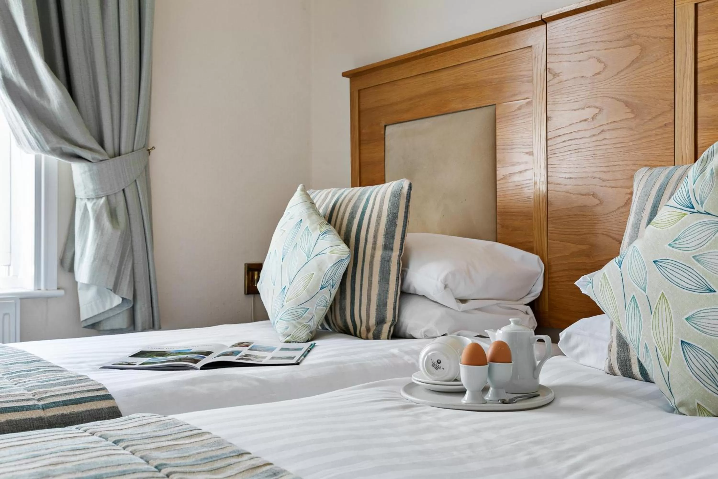 Bedroom, Bed in Abbey Sands Hotel