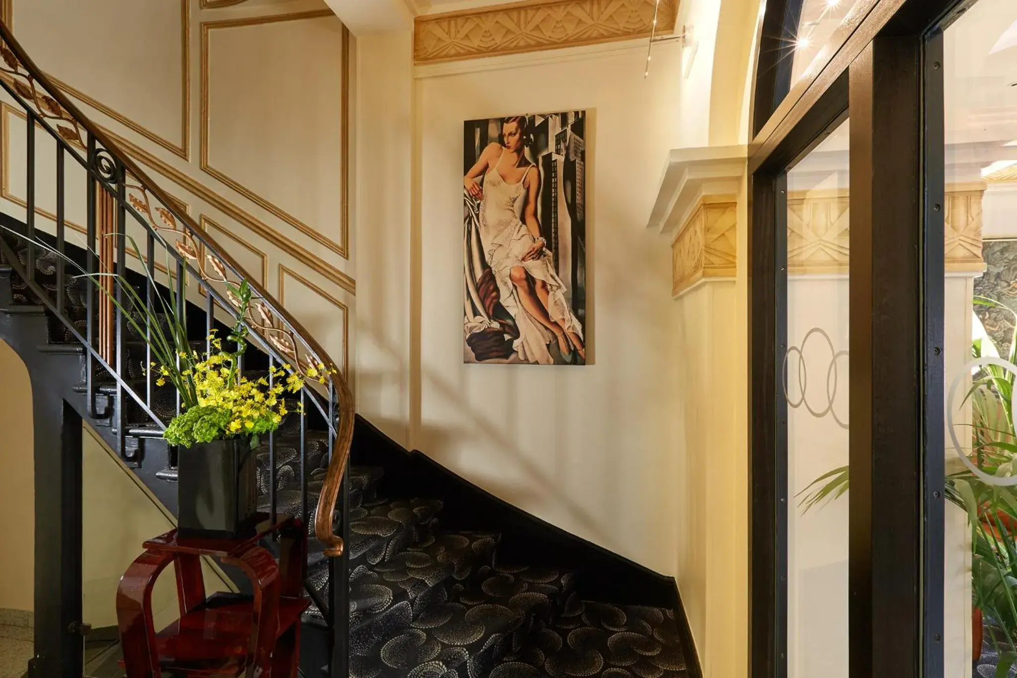 Lobby or reception in Hôtel Raspail Montparnasse