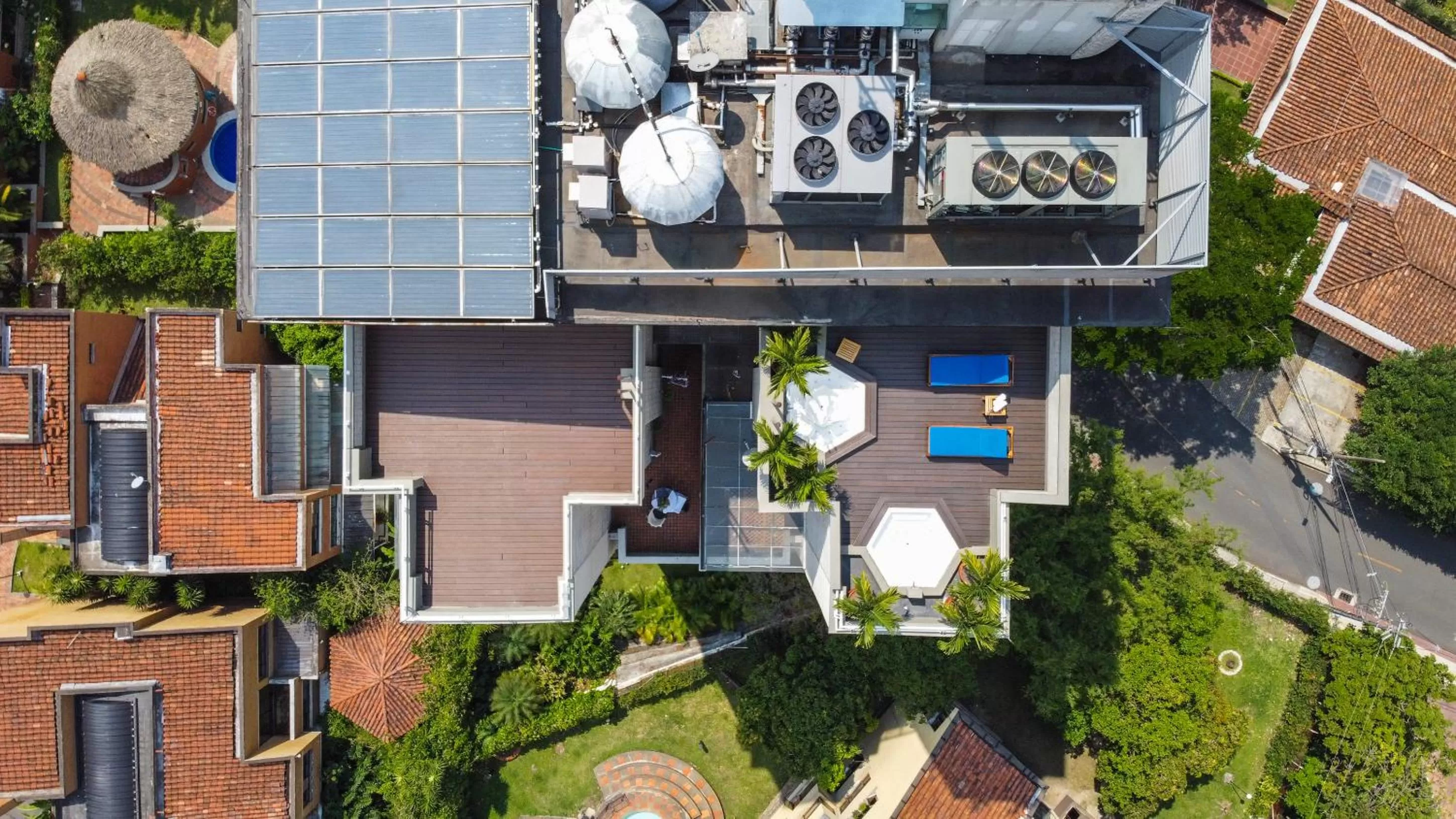 Property building in Apartamentos Poblado Alejandría by HOUSY HOST