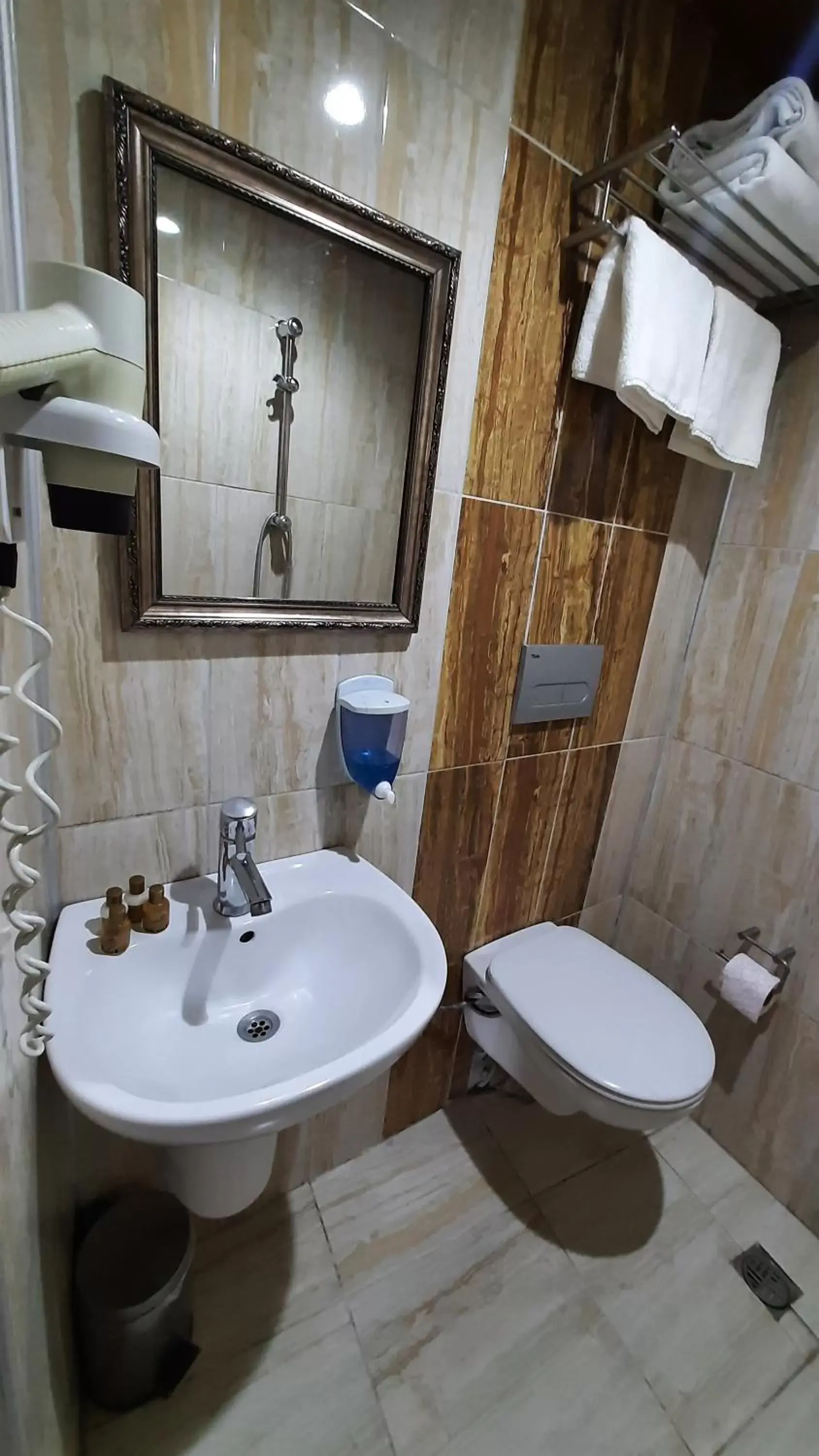 Bathroom in Guven Cave Hotel