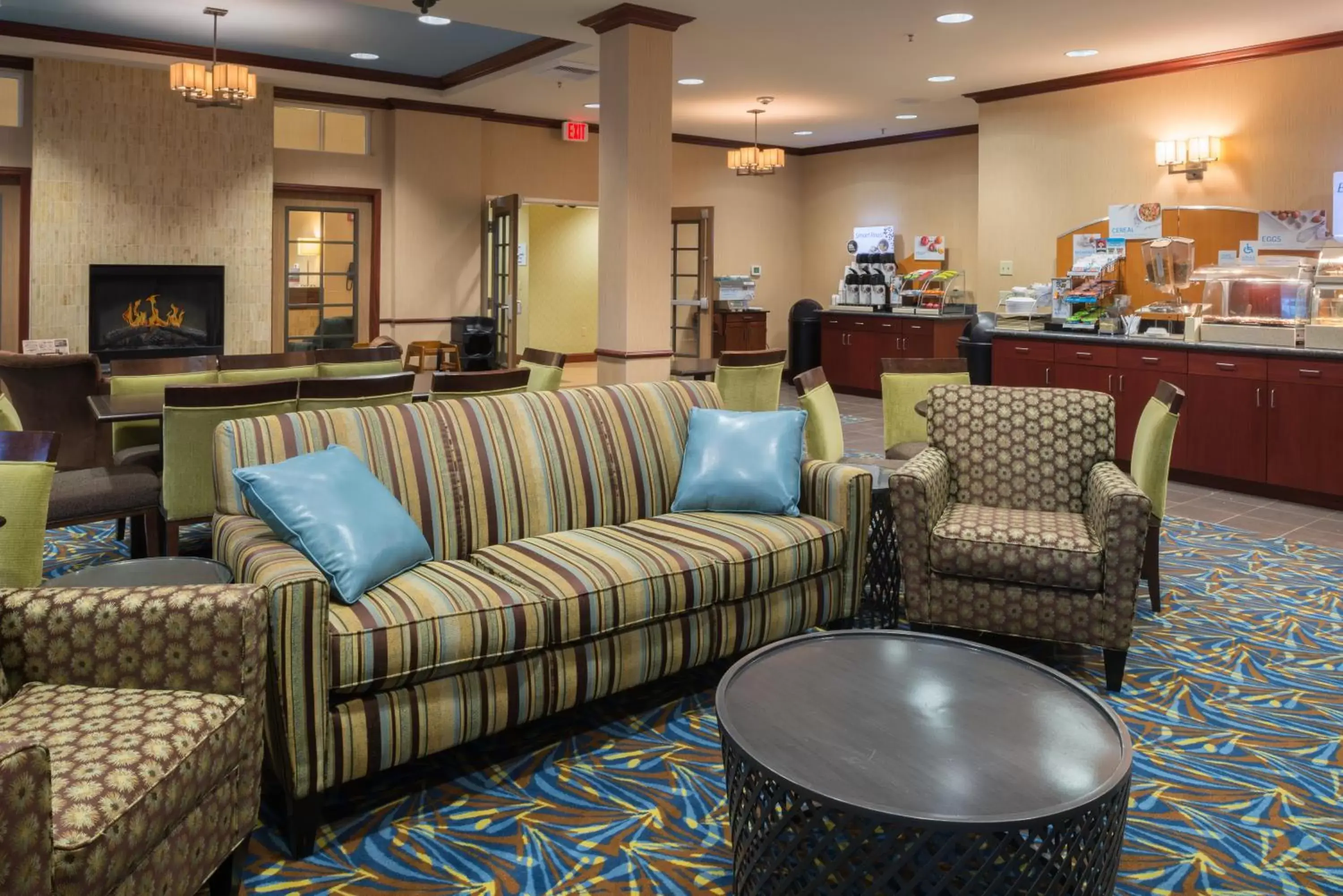Restaurant/places to eat, Lounge/Bar in Holiday Inn Express Hotel & Suites North Sequim, an IHG Hotel