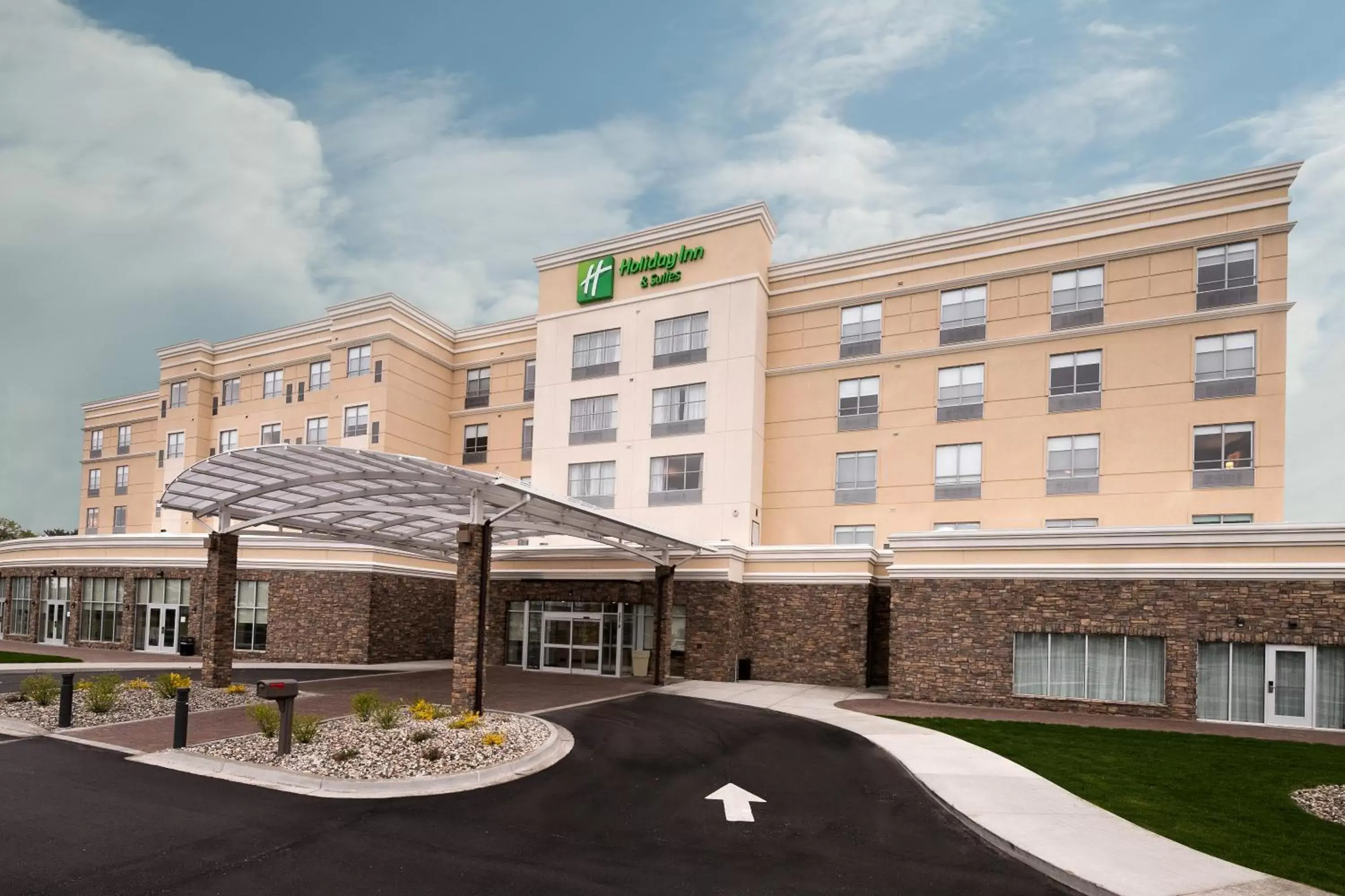 Property Building in Holiday Inn & Suites Detroit - Troy, an IHG Hotel