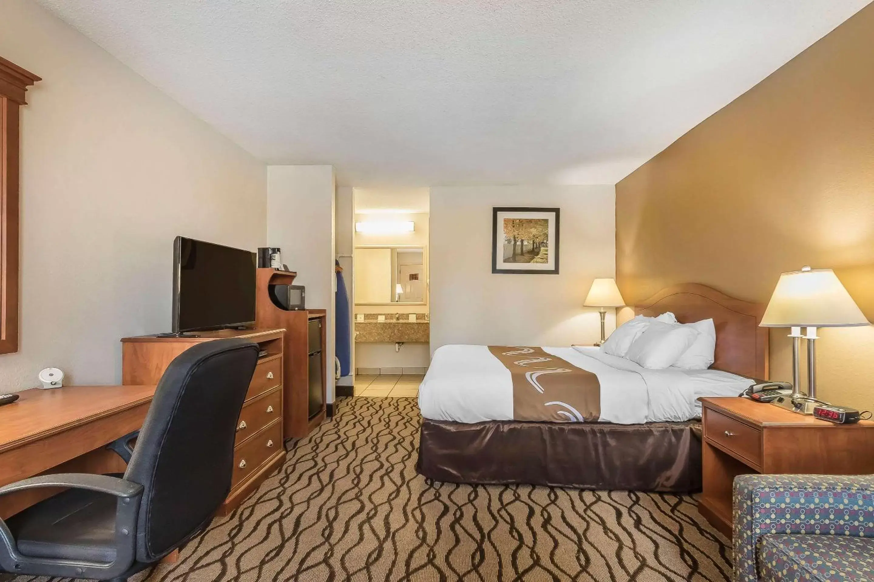Photo of the whole room in Quality Inn Charleston I-57