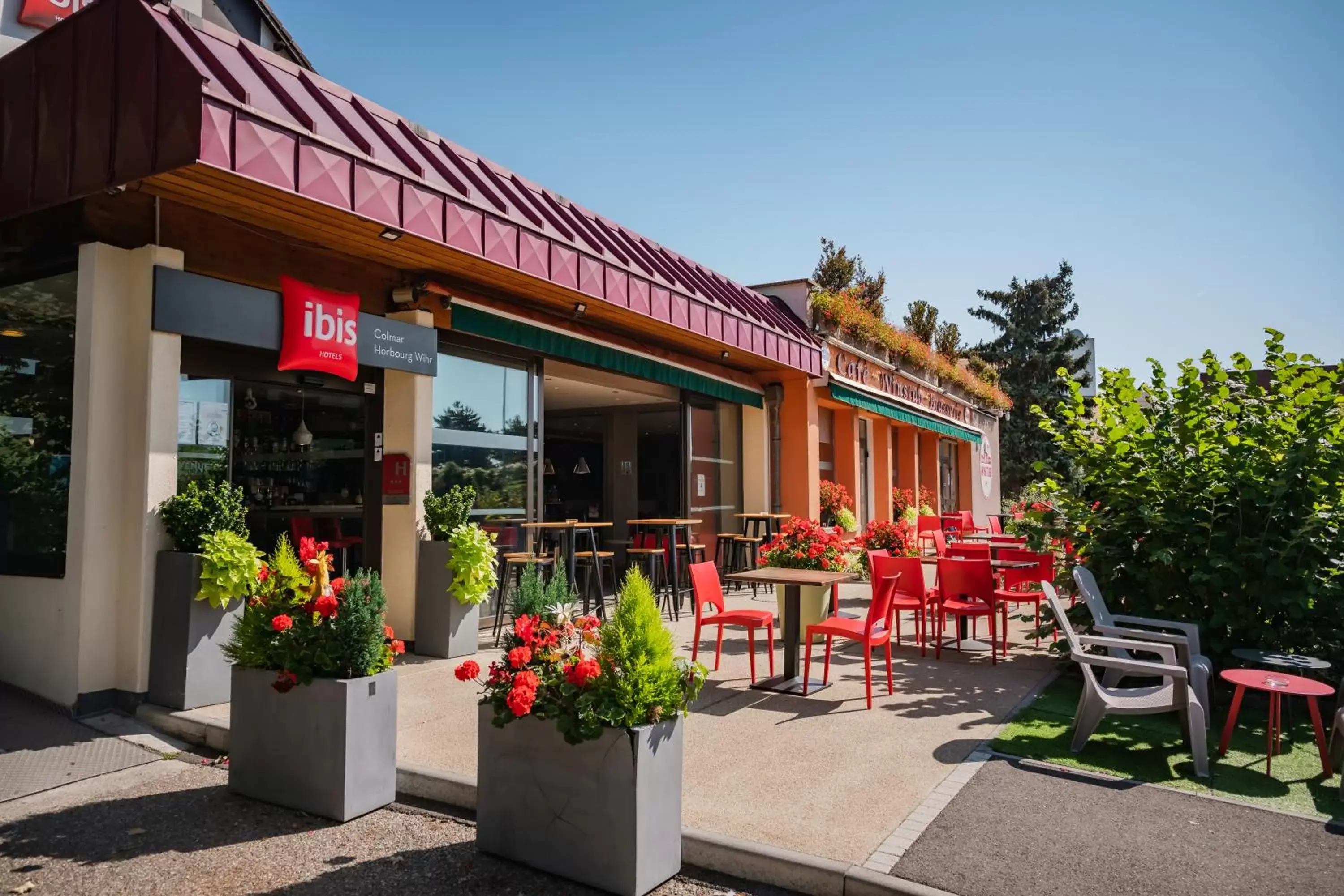 Facade/entrance in ibis Colmar Est - Hotel Restaurant en Alsace