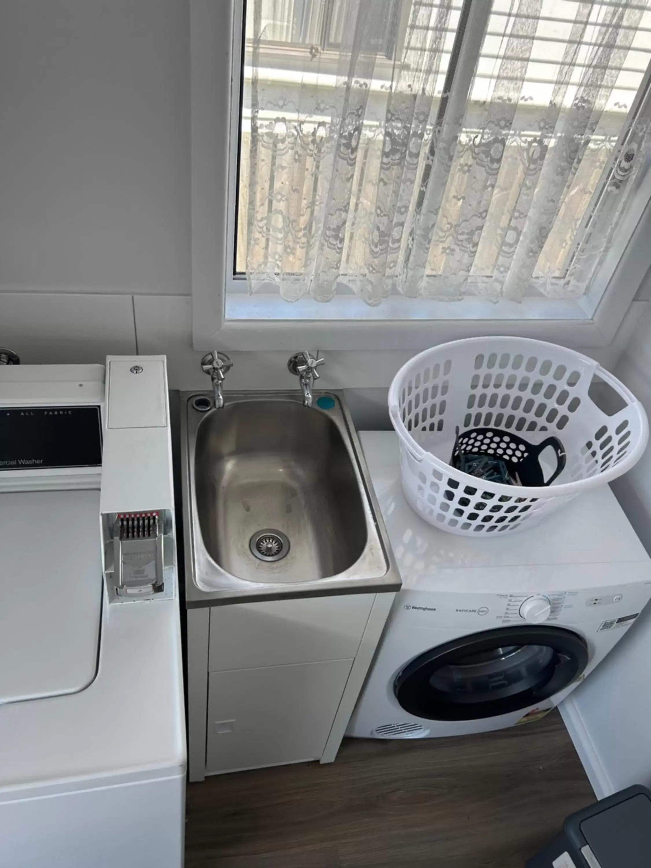 washing machine, Kitchen/Kitchenette in Waterfront Lodge Motel