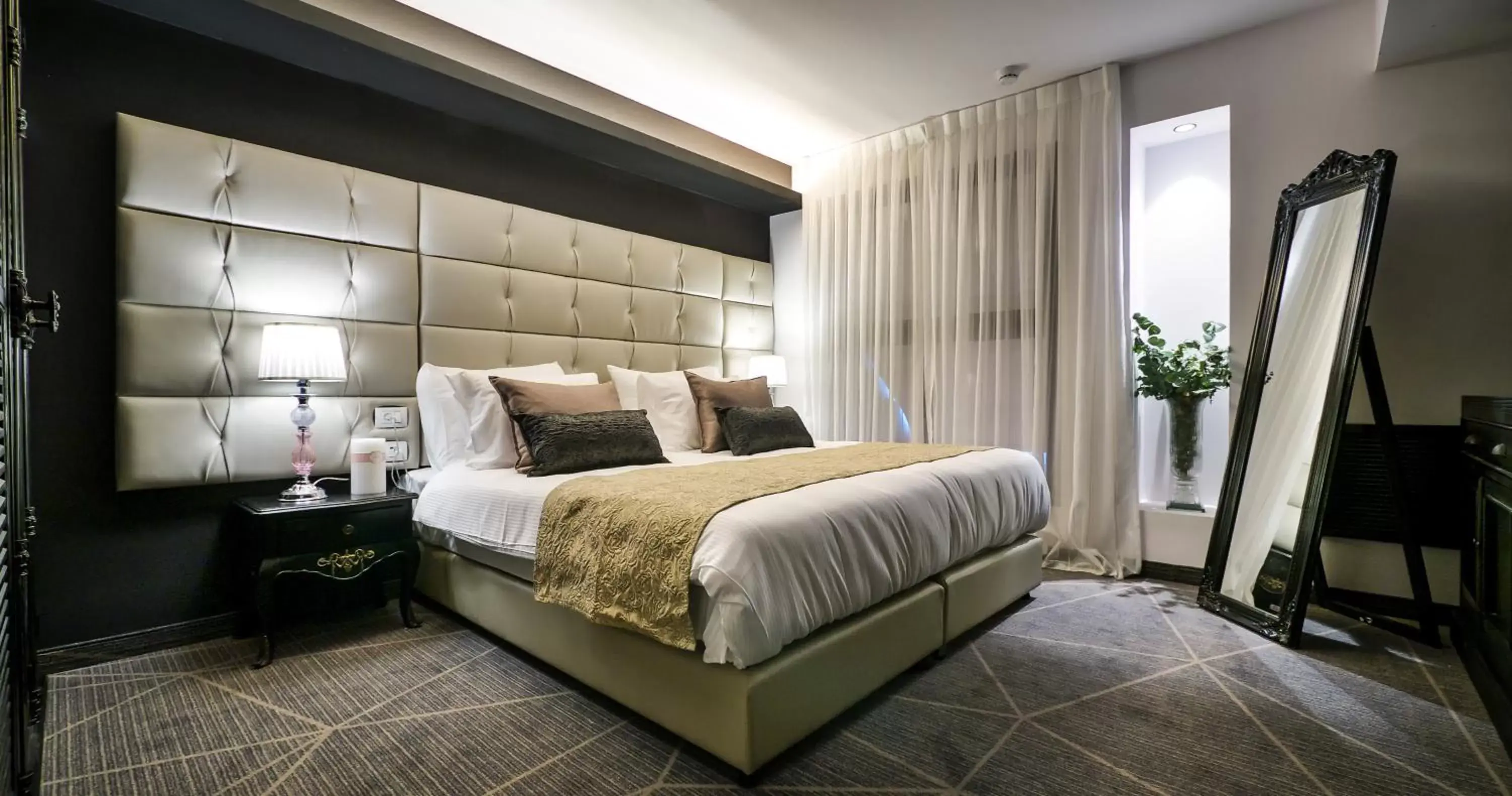 Bedroom, Bed in 21st Floor Hotel