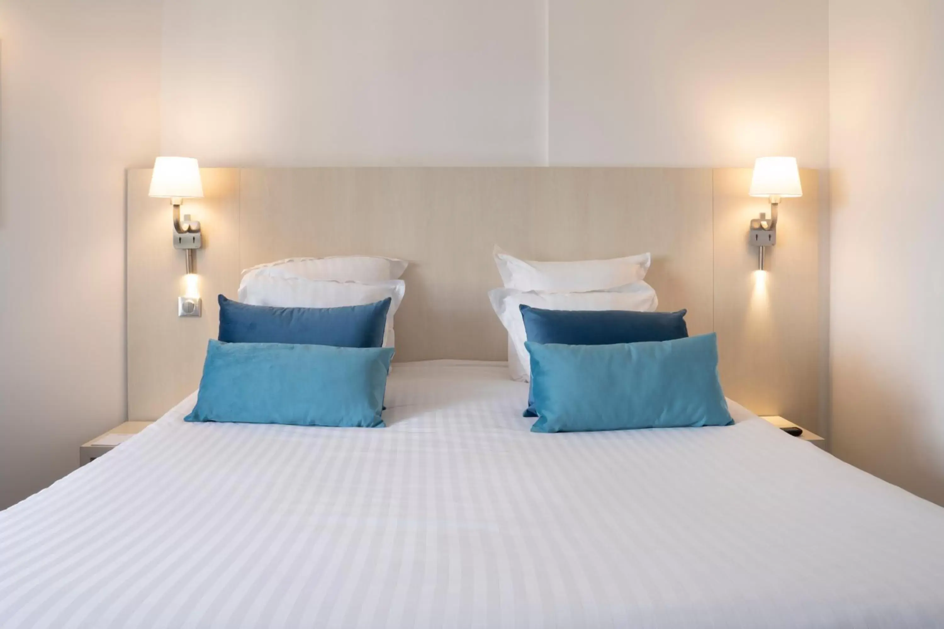 Bedroom, Bed in SOWELL HOTELS Le Beach Bedroom, Bed in SOWELL HOTELS Le Beach