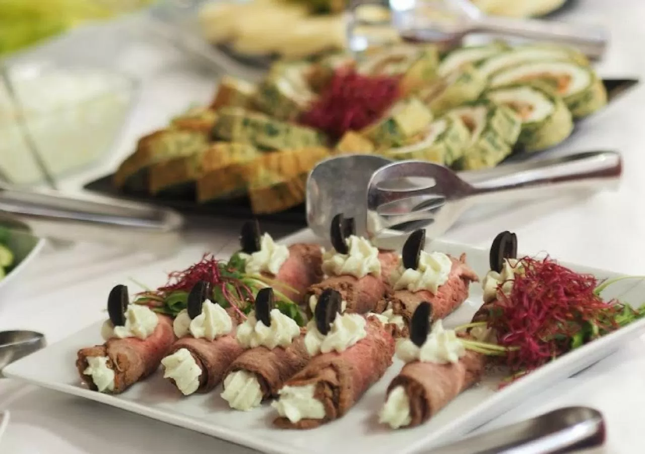 Restaurant/places to eat in Hotel Horal