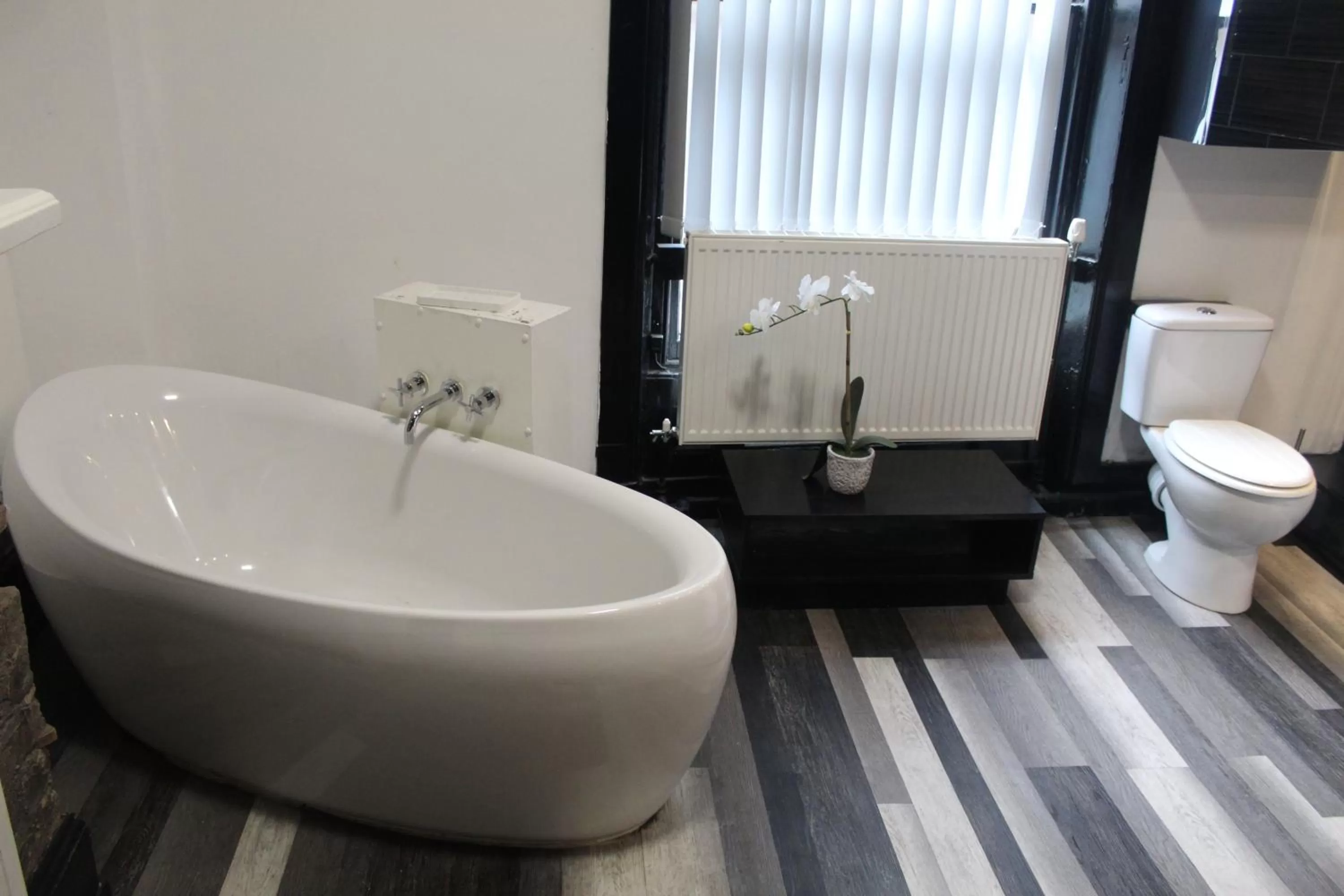 Bathroom in Mitre Hotel Manchester City Centre