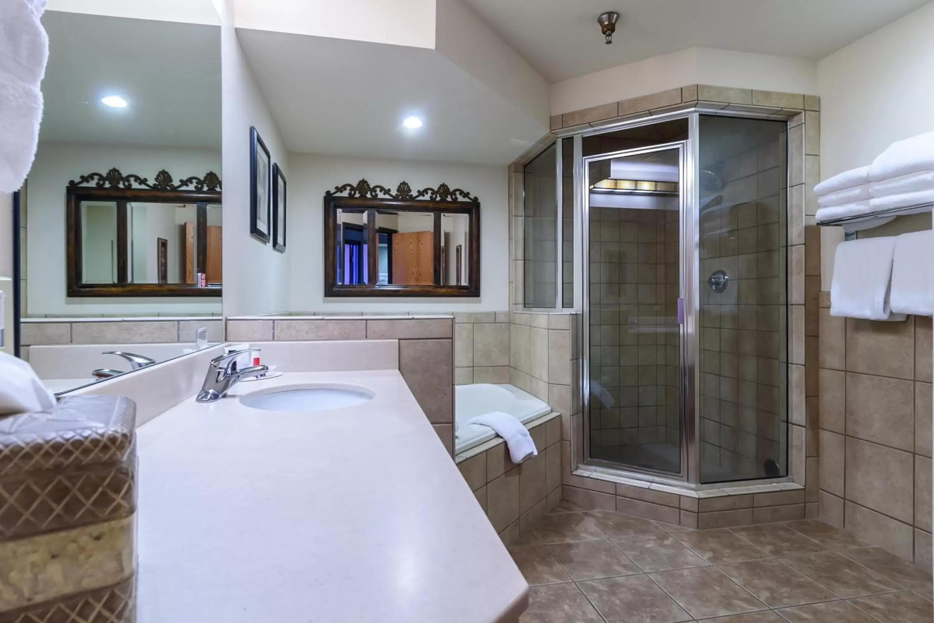 Bathroom in Ramada by Wyndham Sioux Falls Airport - Waterpark Resort & Event Center