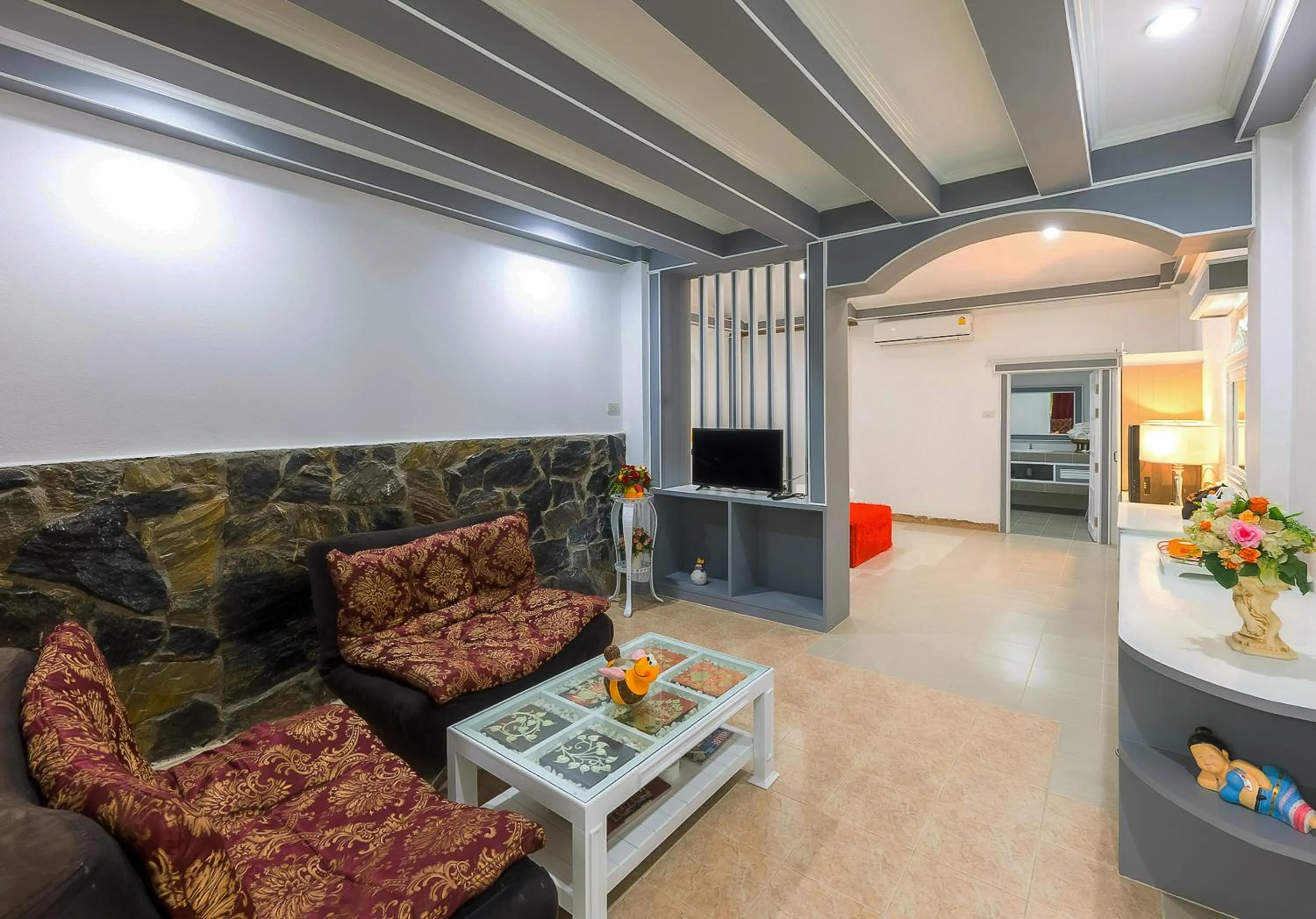 TV and multimedia in Silamanee Resort & Spa Hotel