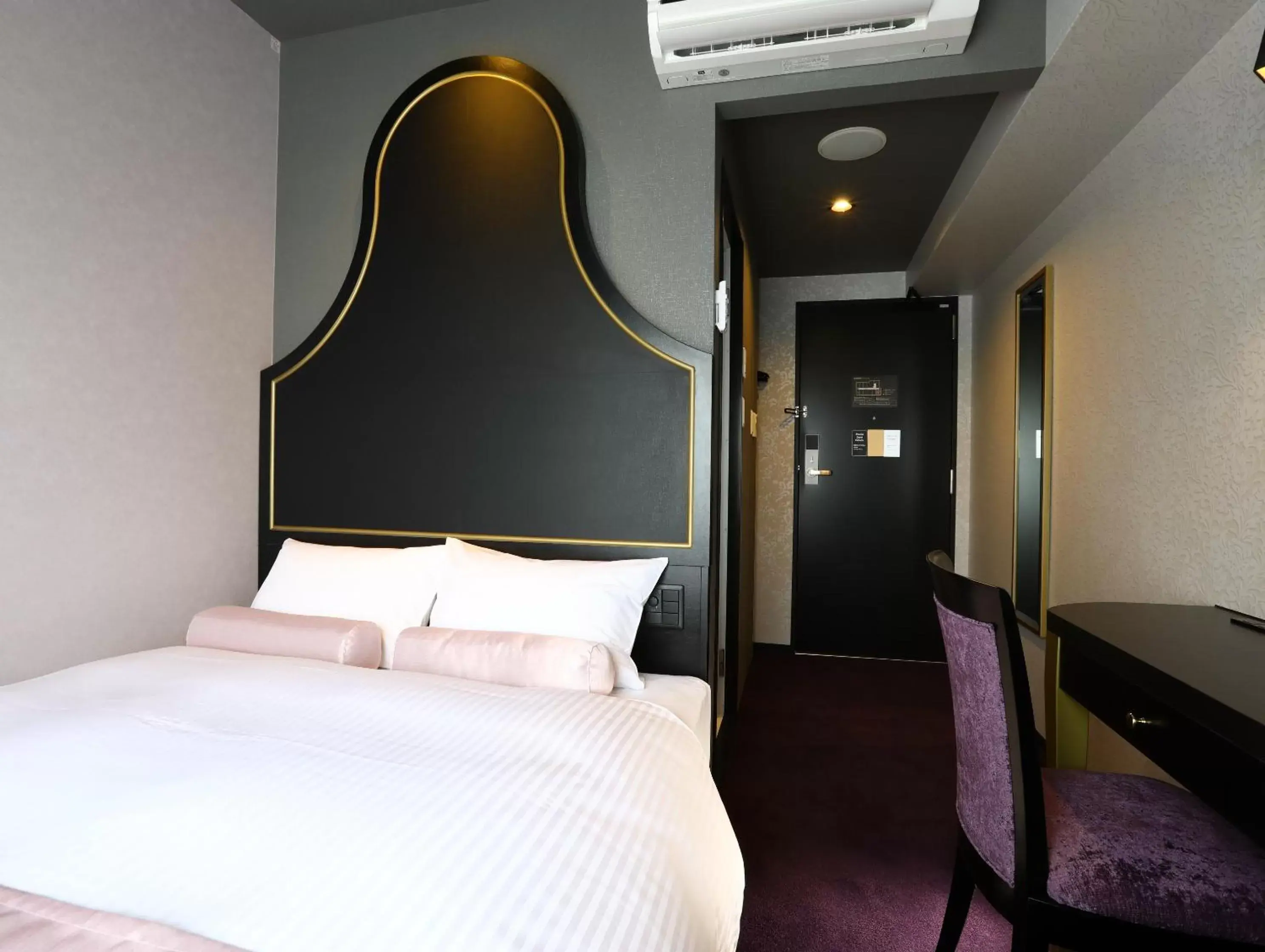 Bed in Hotel Wing International Select Osaka Umeda