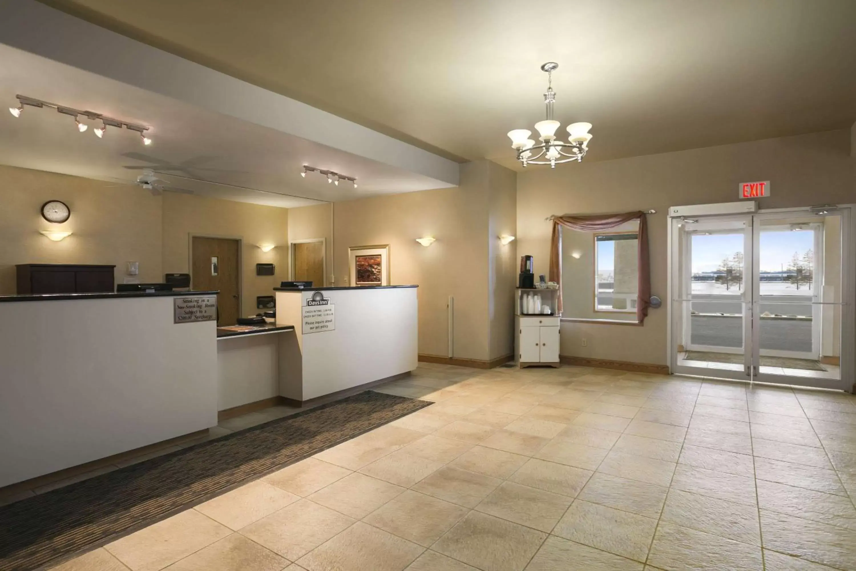 Lobby or reception, Kitchen/Kitchenette in Days Inn by Wyndham Moose Jaw