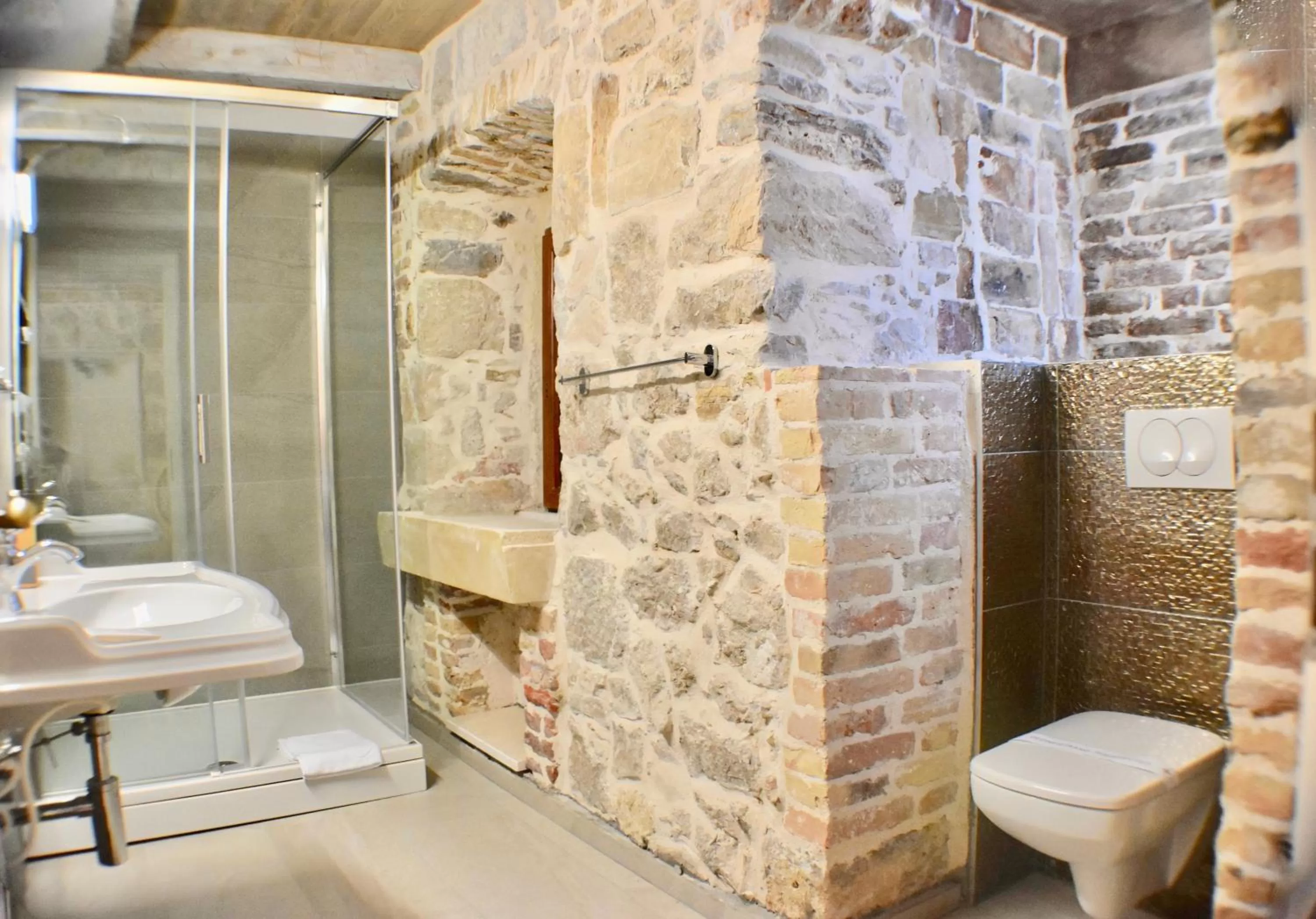 Bathroom in Heritage Palace Varos - MAG Quaint & Elegant Boutique Hotels