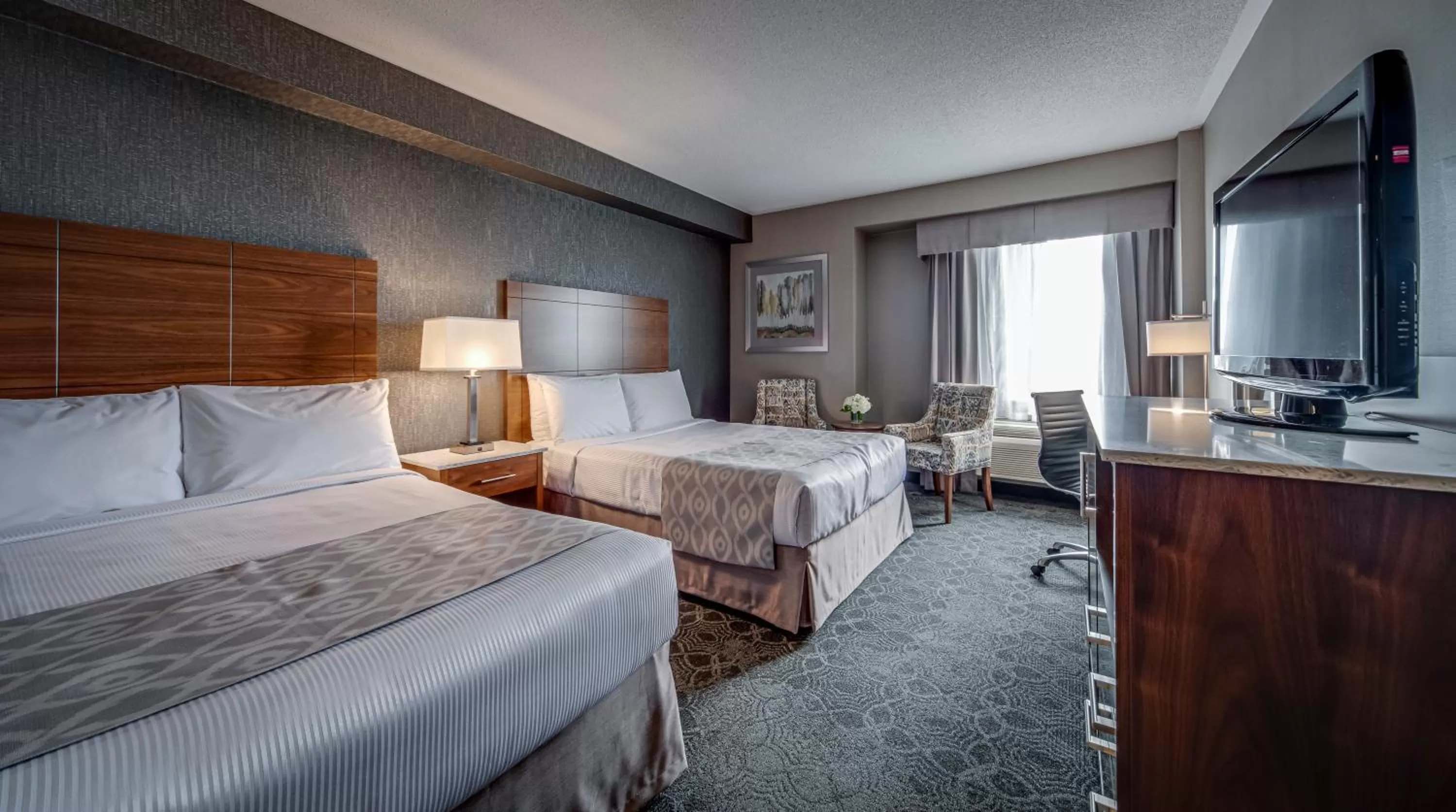 Photo of the whole room, Bed in Monte Carlo Inn Markham