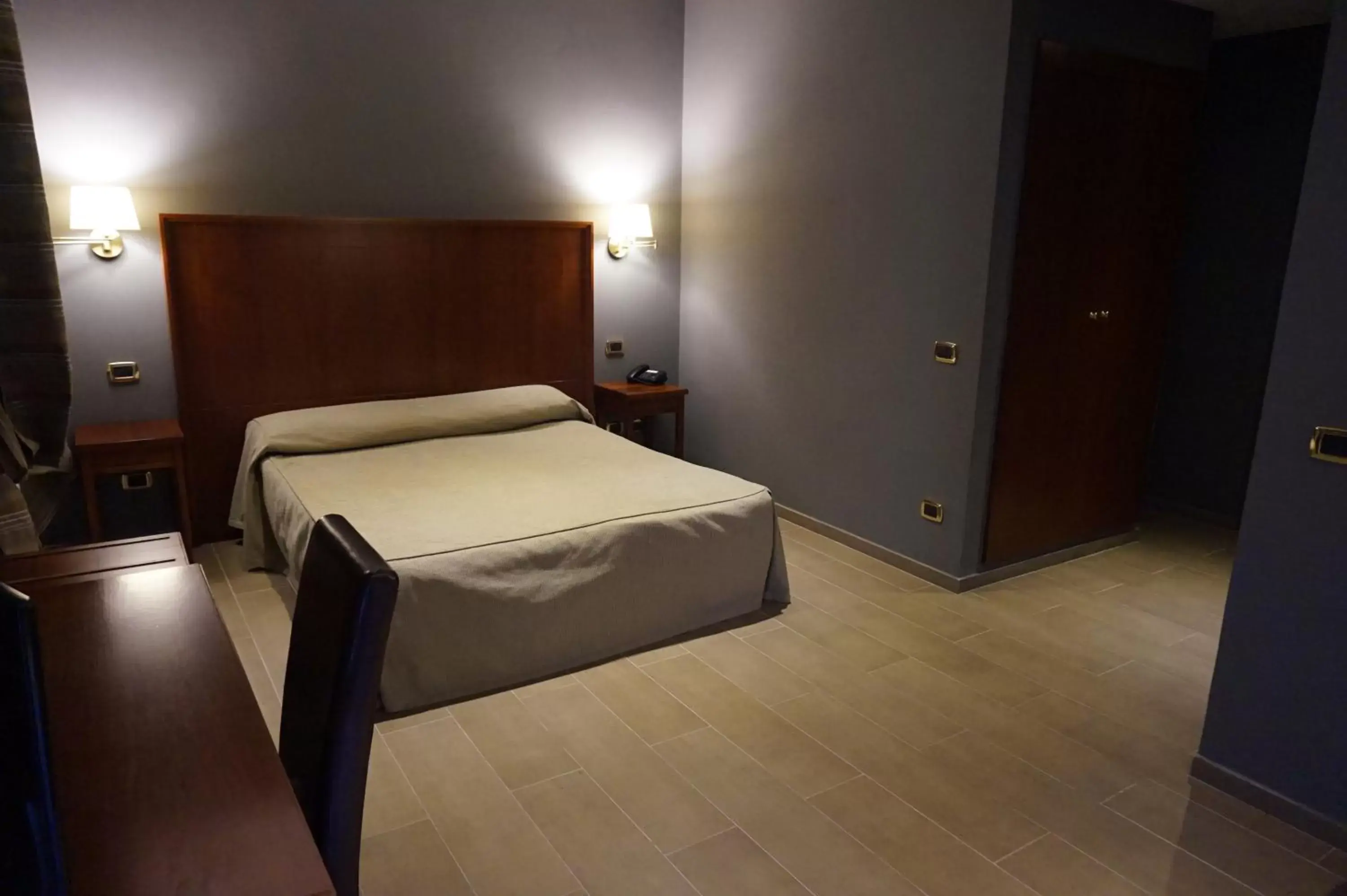 Bedroom, Bed in Hotel Taormina