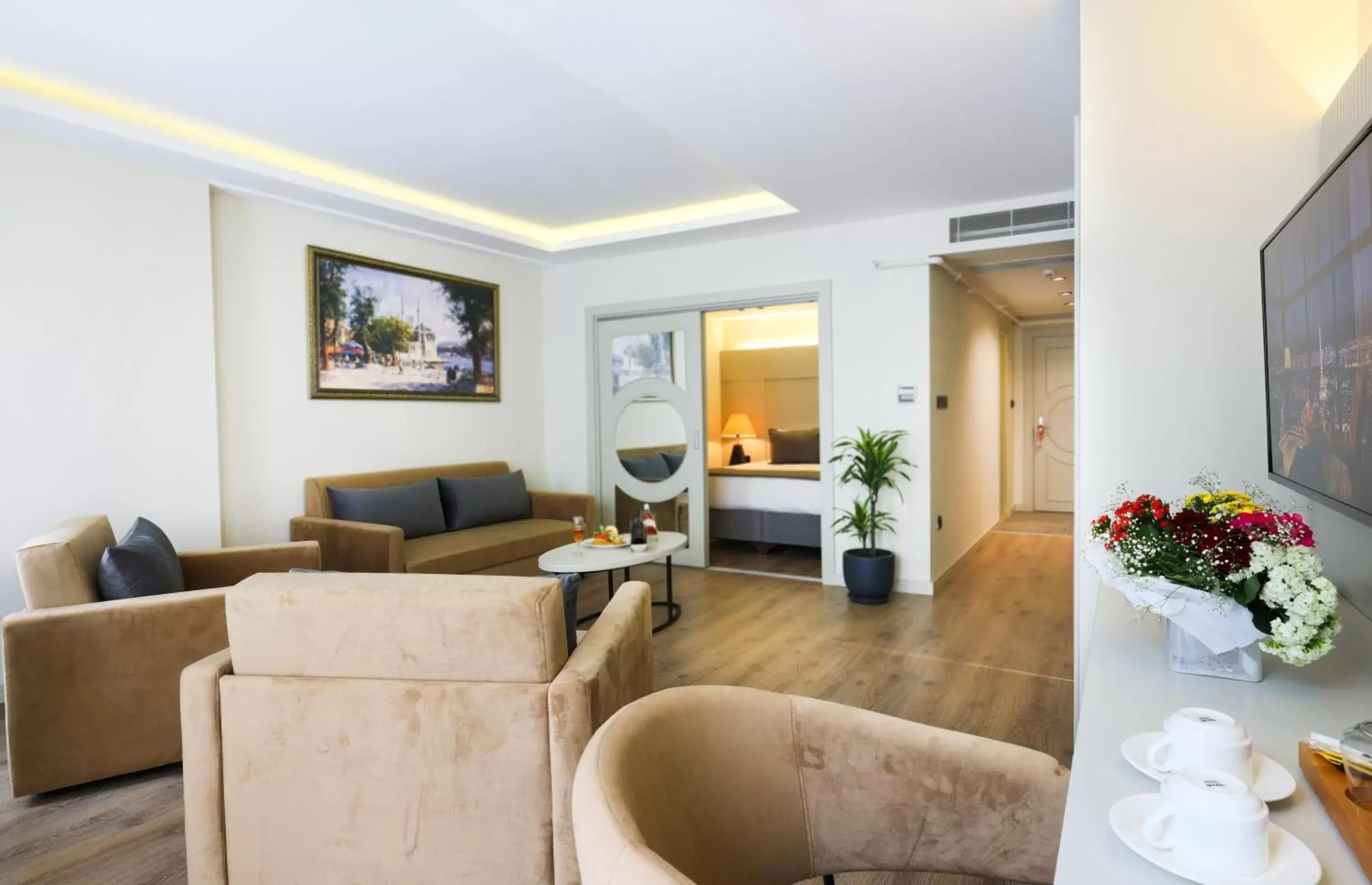 Photo of the whole room, Seating Area in Orka Taksim Suites & Hotel