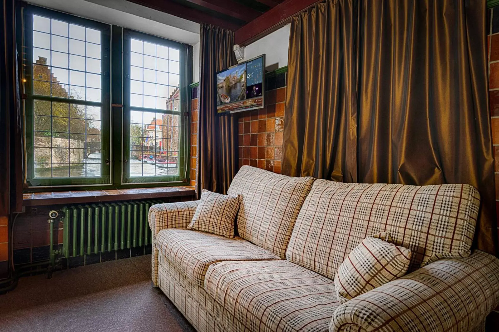 TV and multimedia, Seating Area in Hotel Bourgoensch Hof