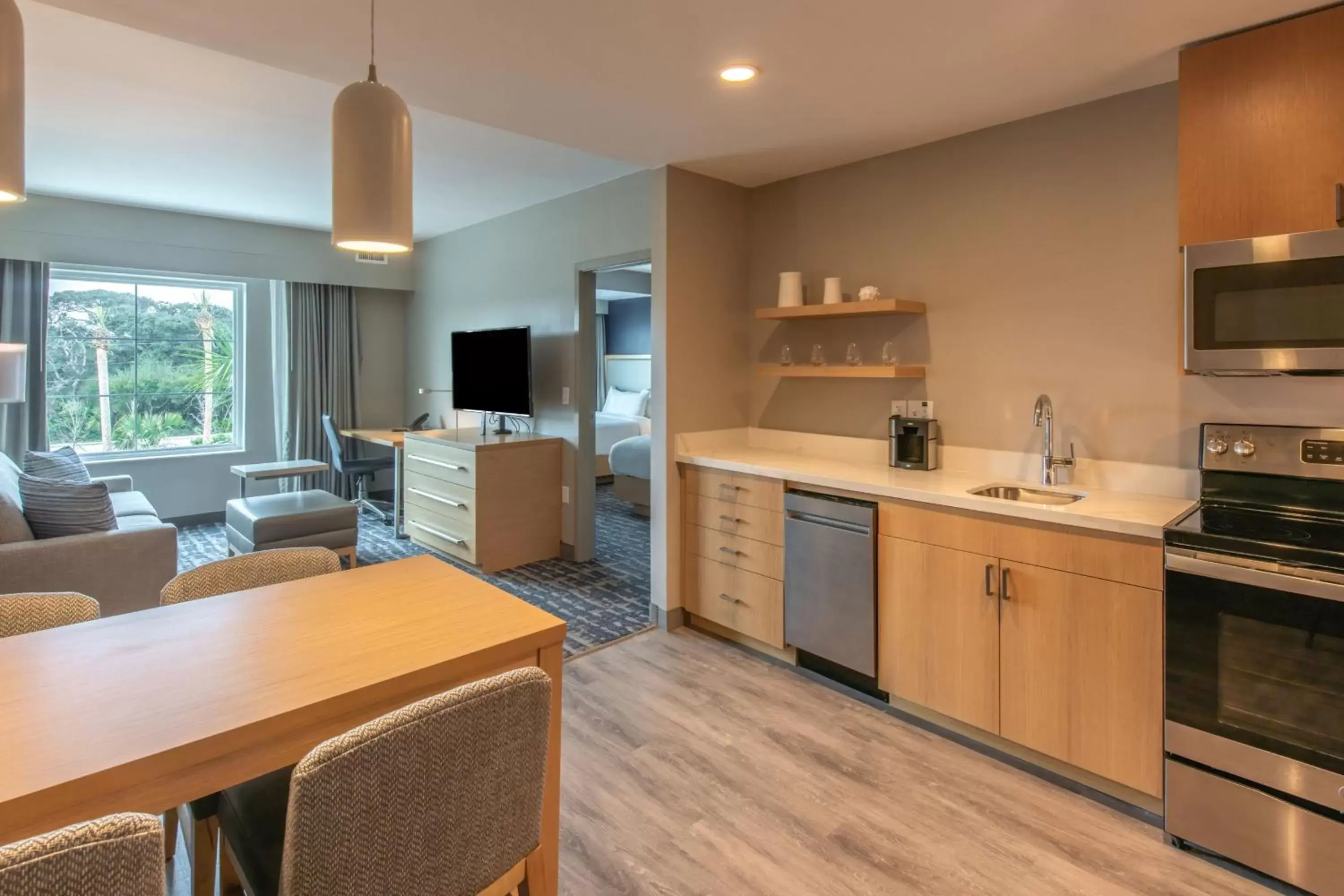 Photo of the whole room, Kitchen/Kitchenette in Residence Inn by Marriott Jekyll Island