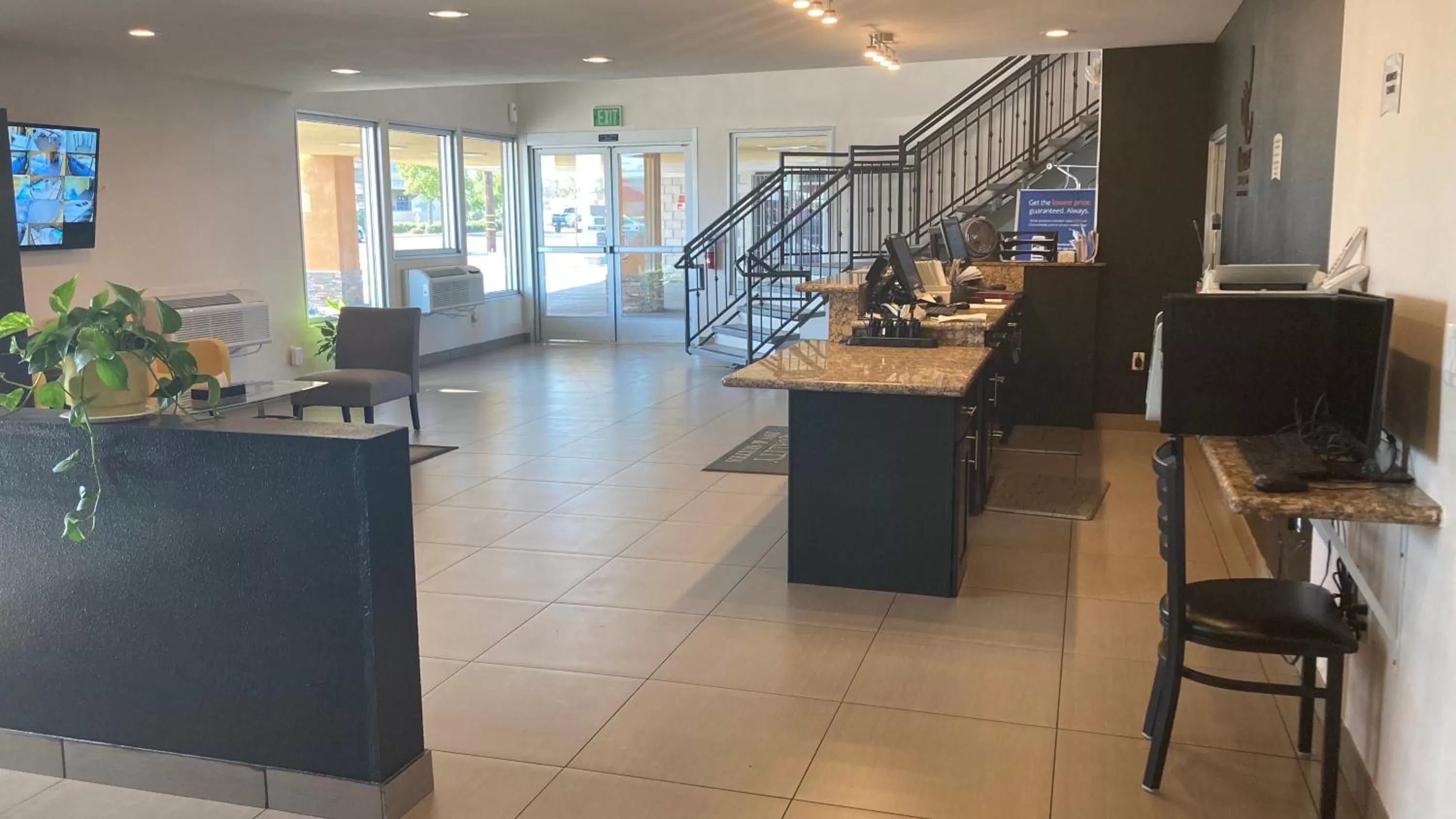 Lobby or reception in Quality Inn & Suites near Downtown Bakersfield