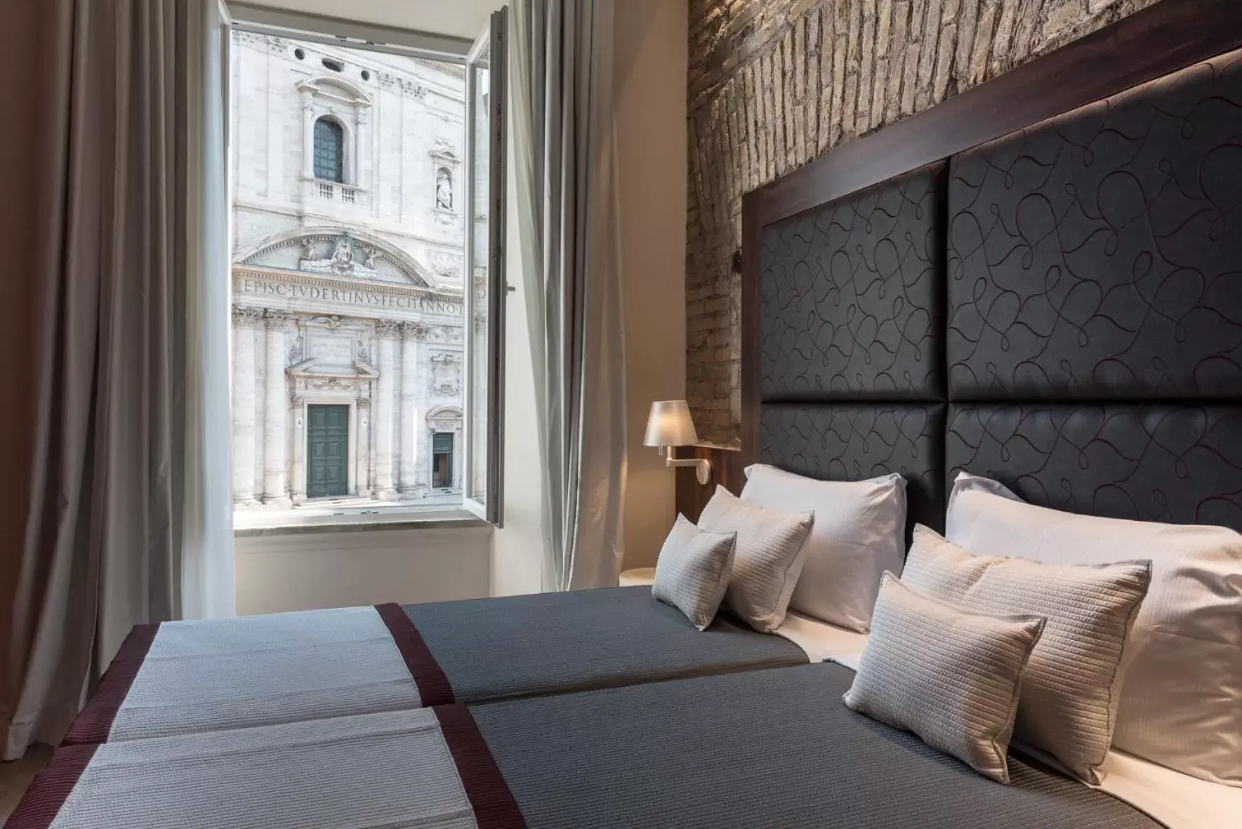 Bed in Navona Luxury Guesthouse