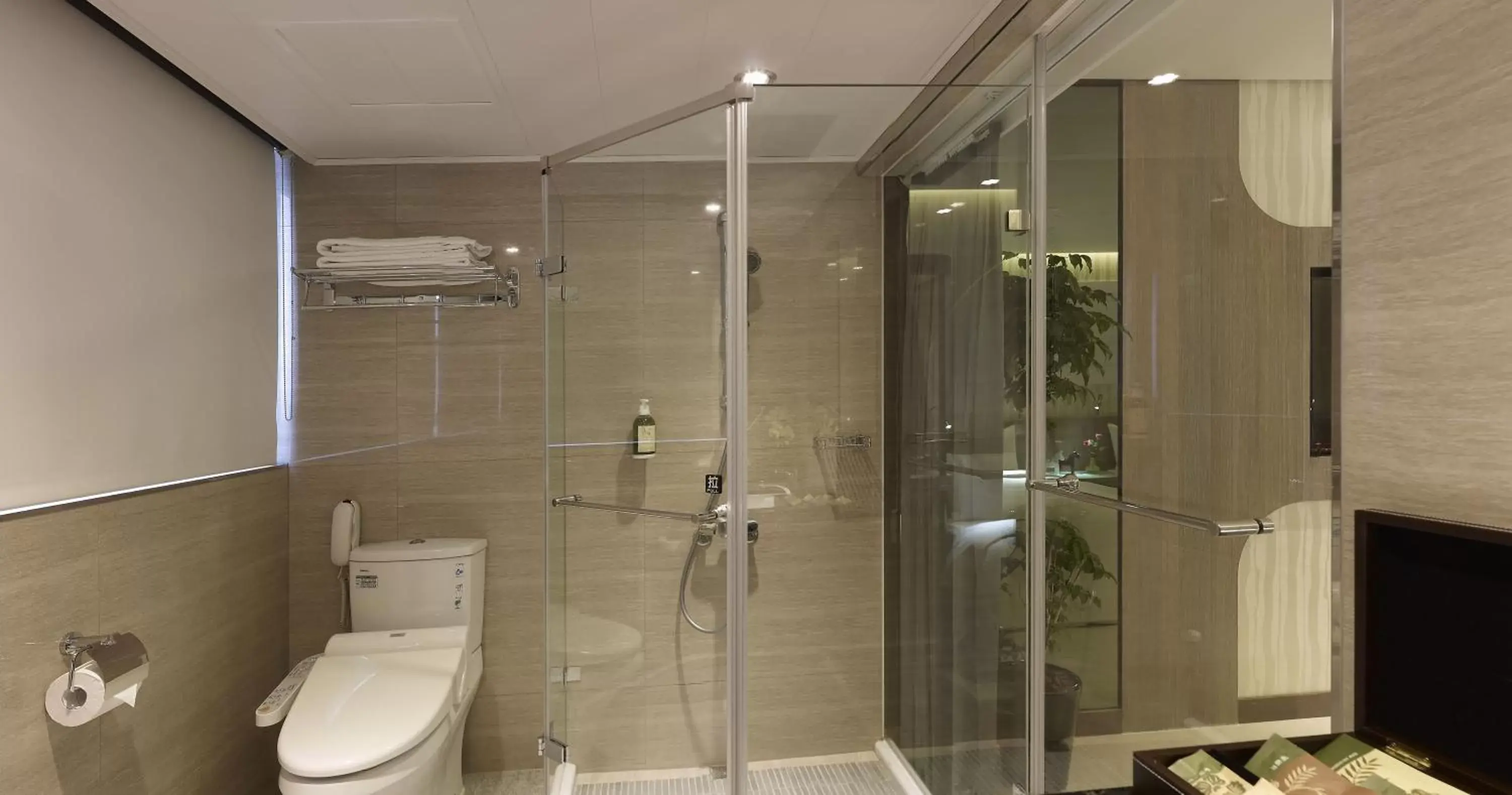 Bathroom in Beauty Hotels - Hotel Bnight-Self Check-In Hotel