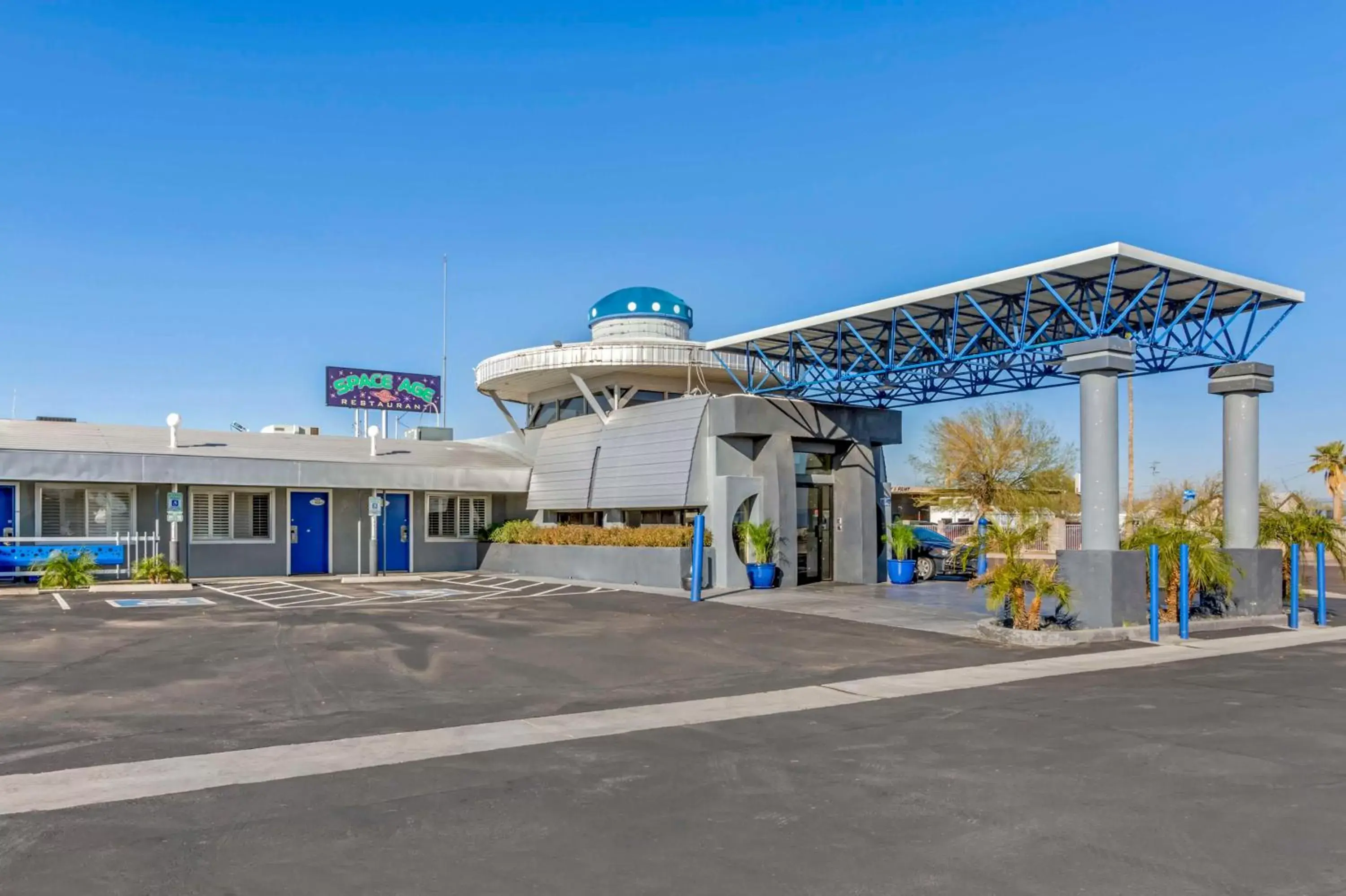 Property Building in Best Western Space Age Lodge