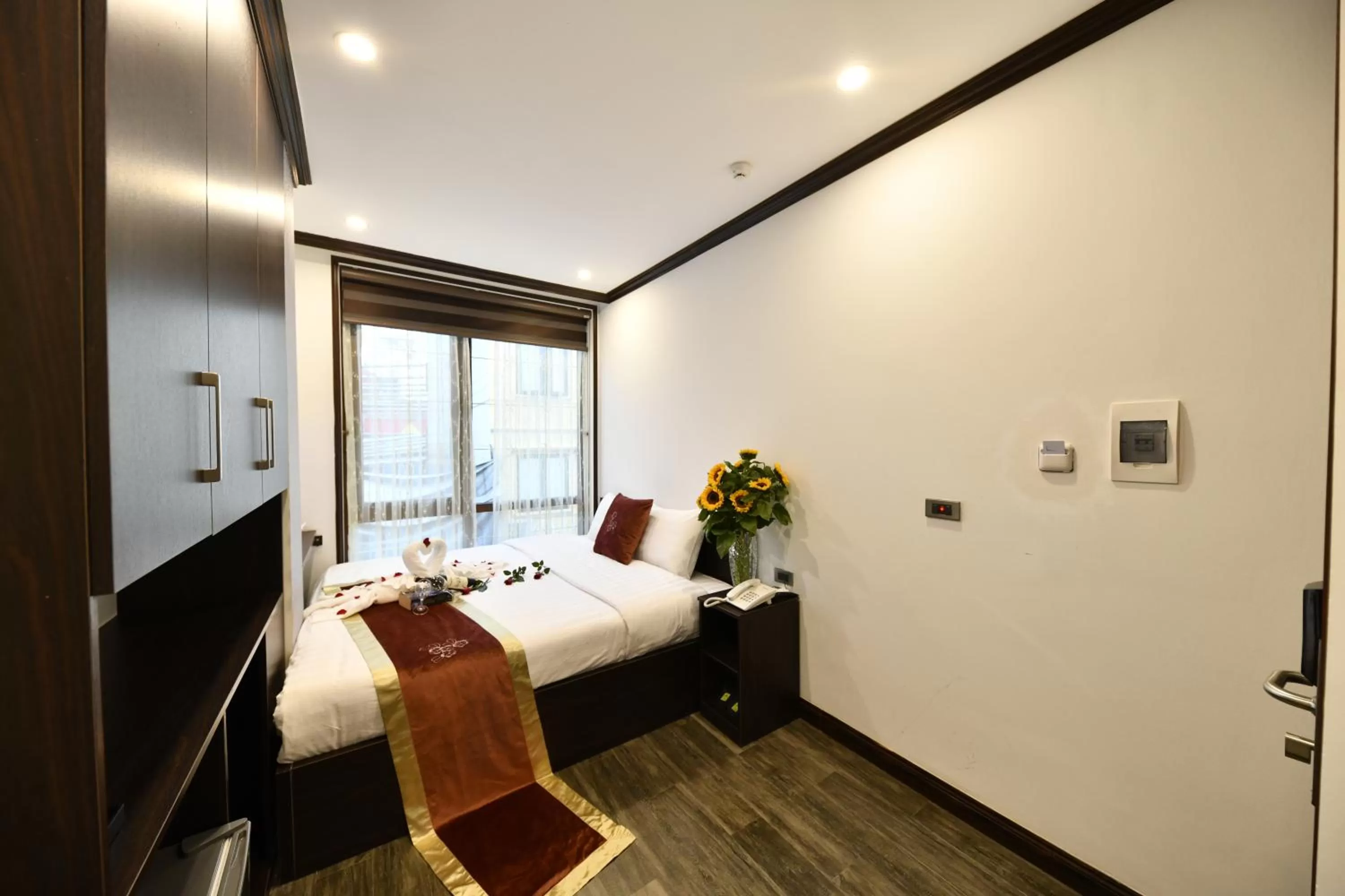 Bedroom, Bed in Kingdom Hotel Hanoi