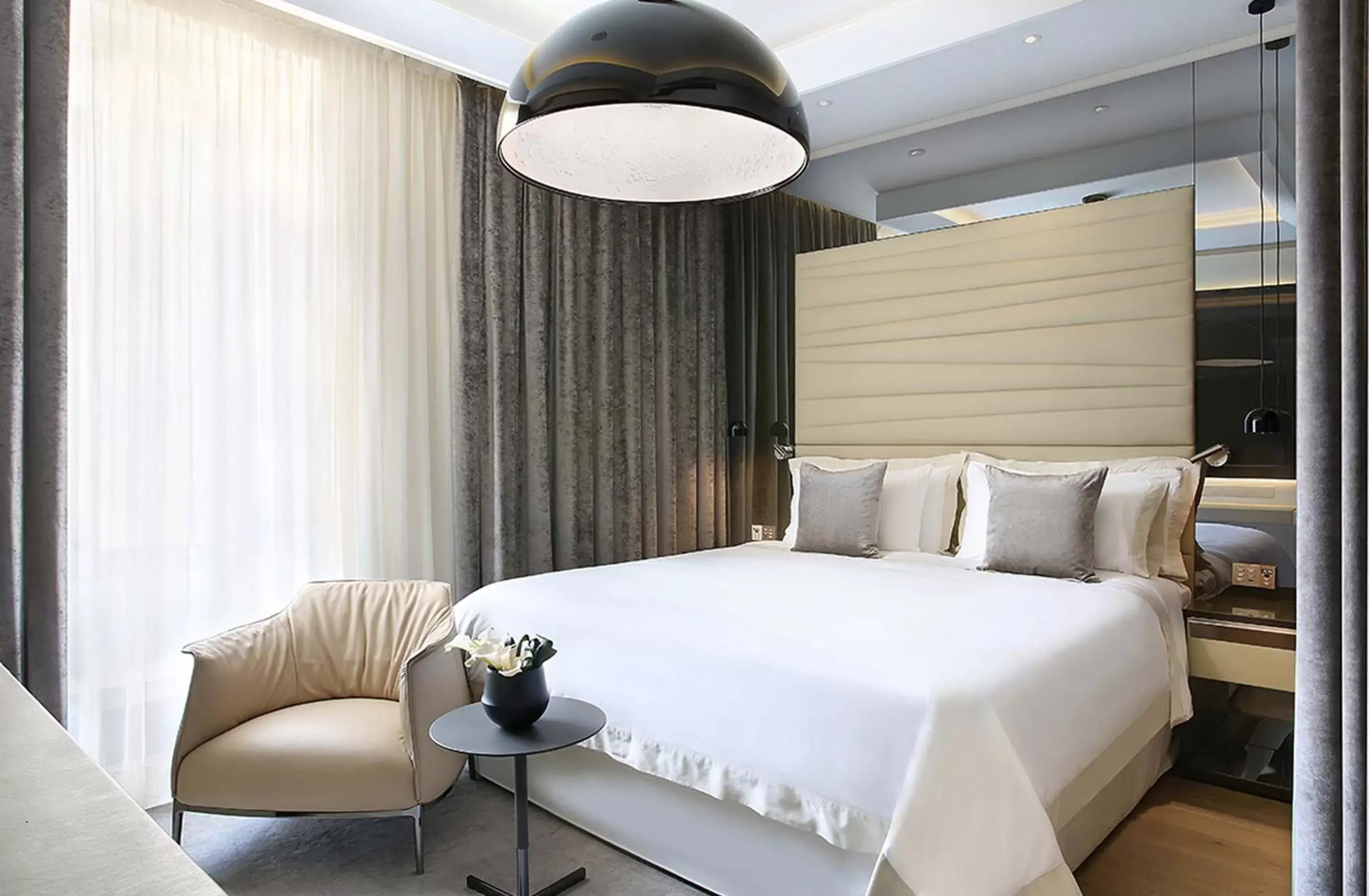 Bed in Excelsior Hotel Gallia, a Luxury Collection Hotel, Milan