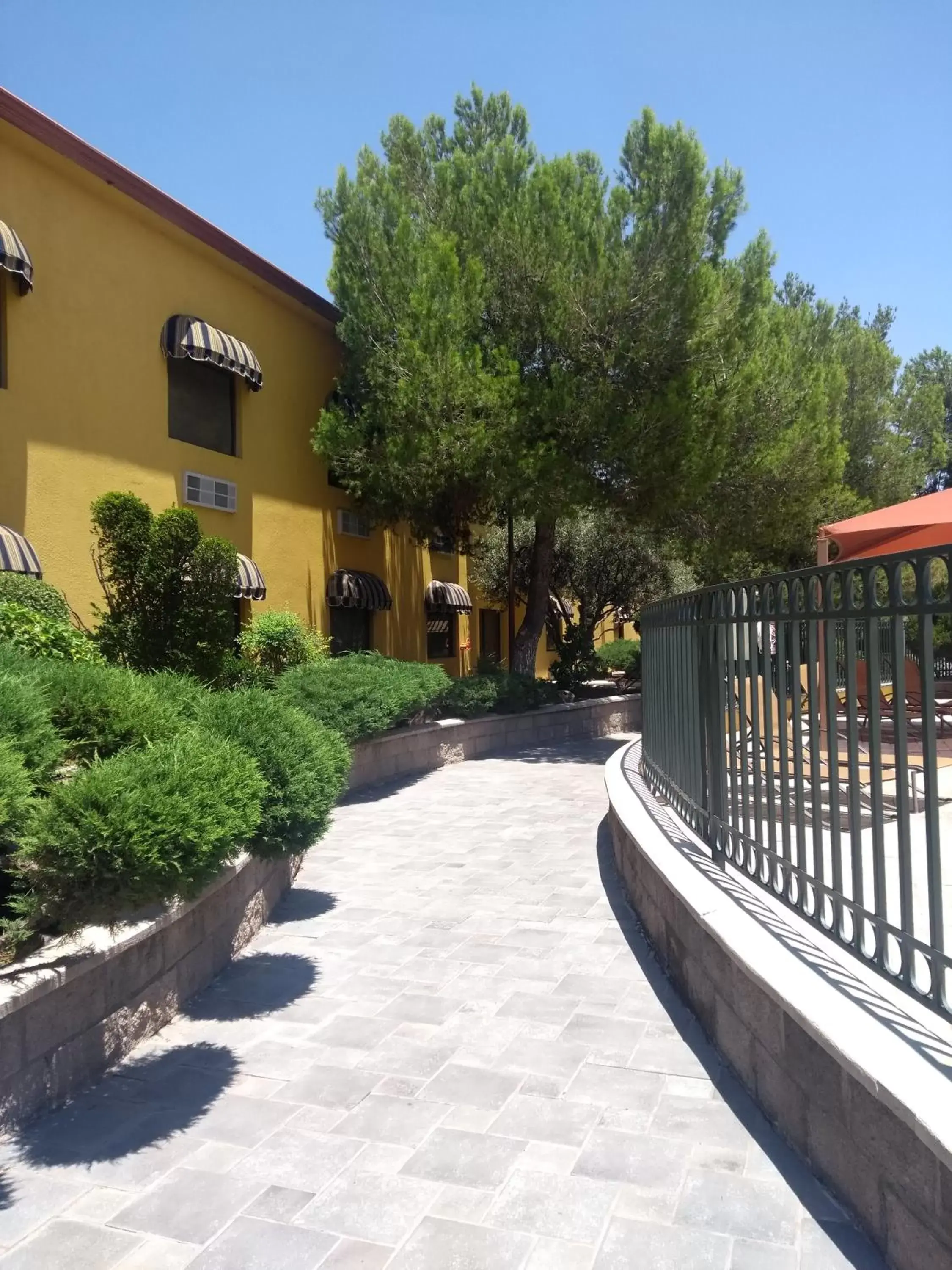 BBQ facilities, Property Building in Holiday Inn Express Chihuahua, an IHG Hotel