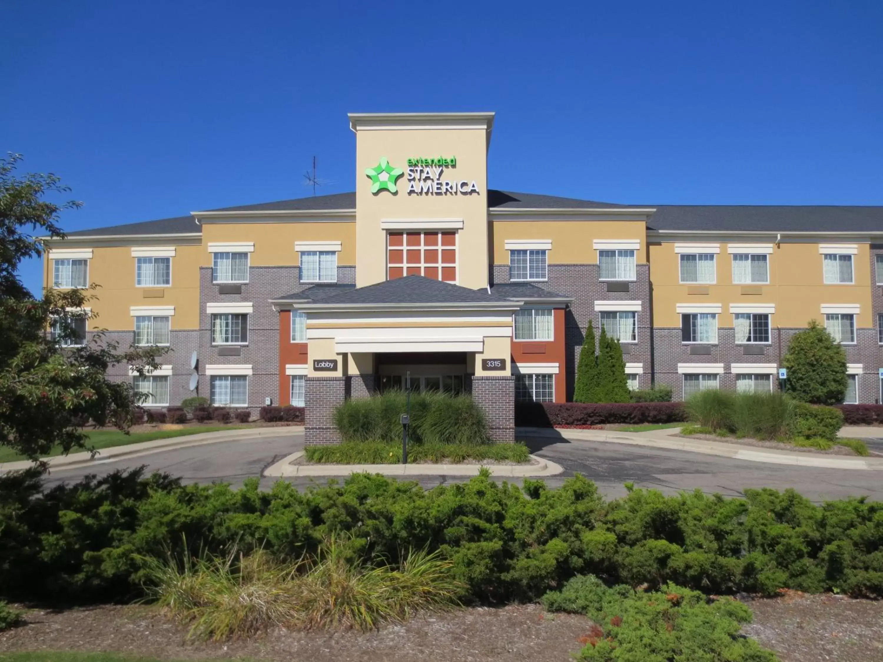 Property building in Extended Stay America Suites - Auburn Hills - University Drive
