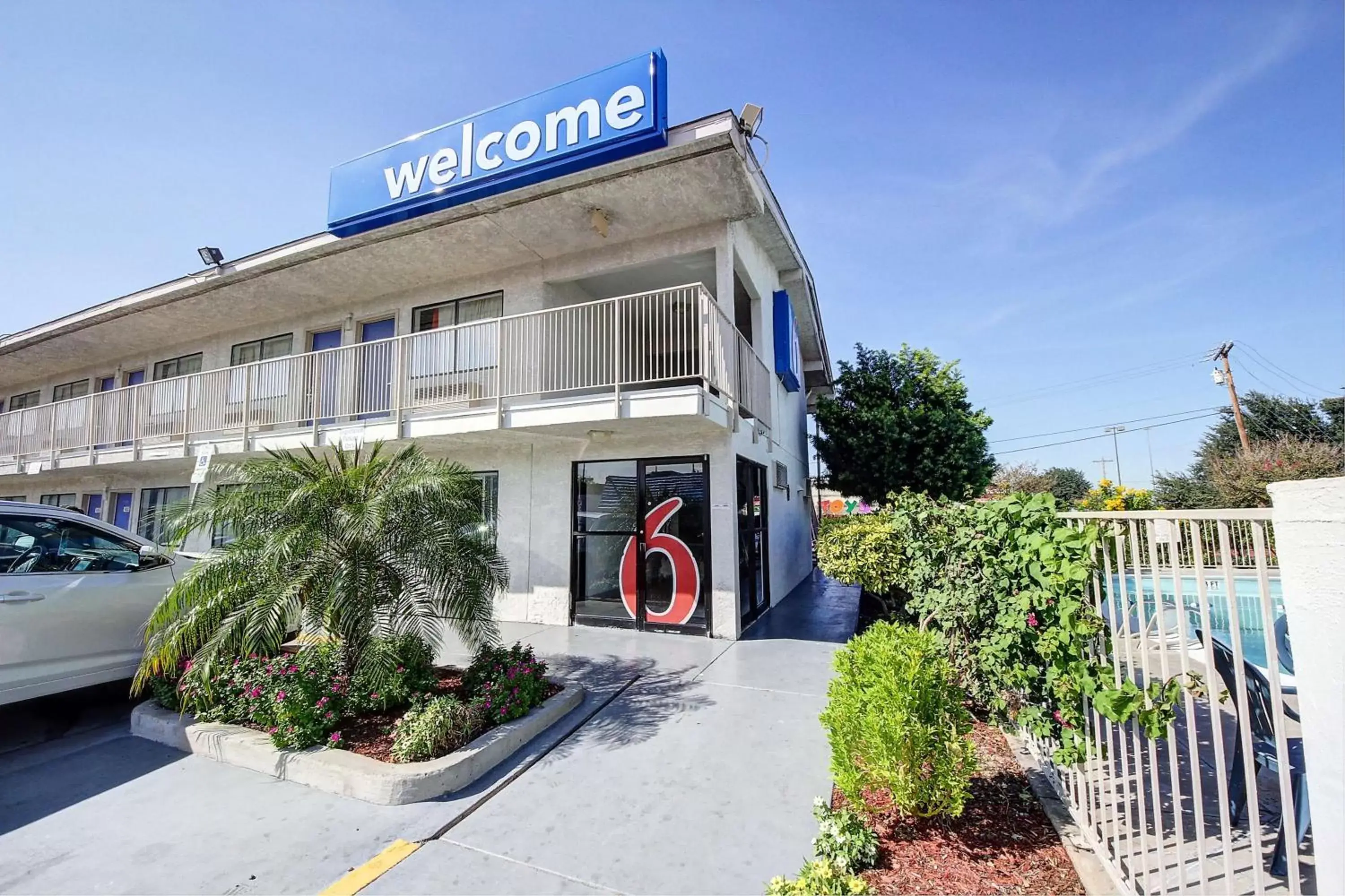 Property building, Facade/Entrance in Motel 6-Laredo, TX - South