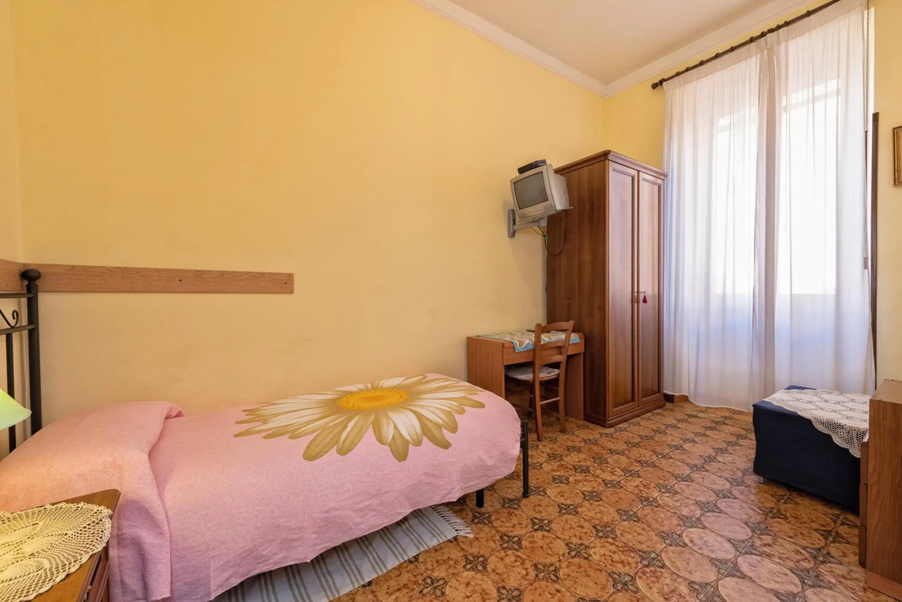 Photo of the whole room, Bed in A Vinicius Et Mita Guest House