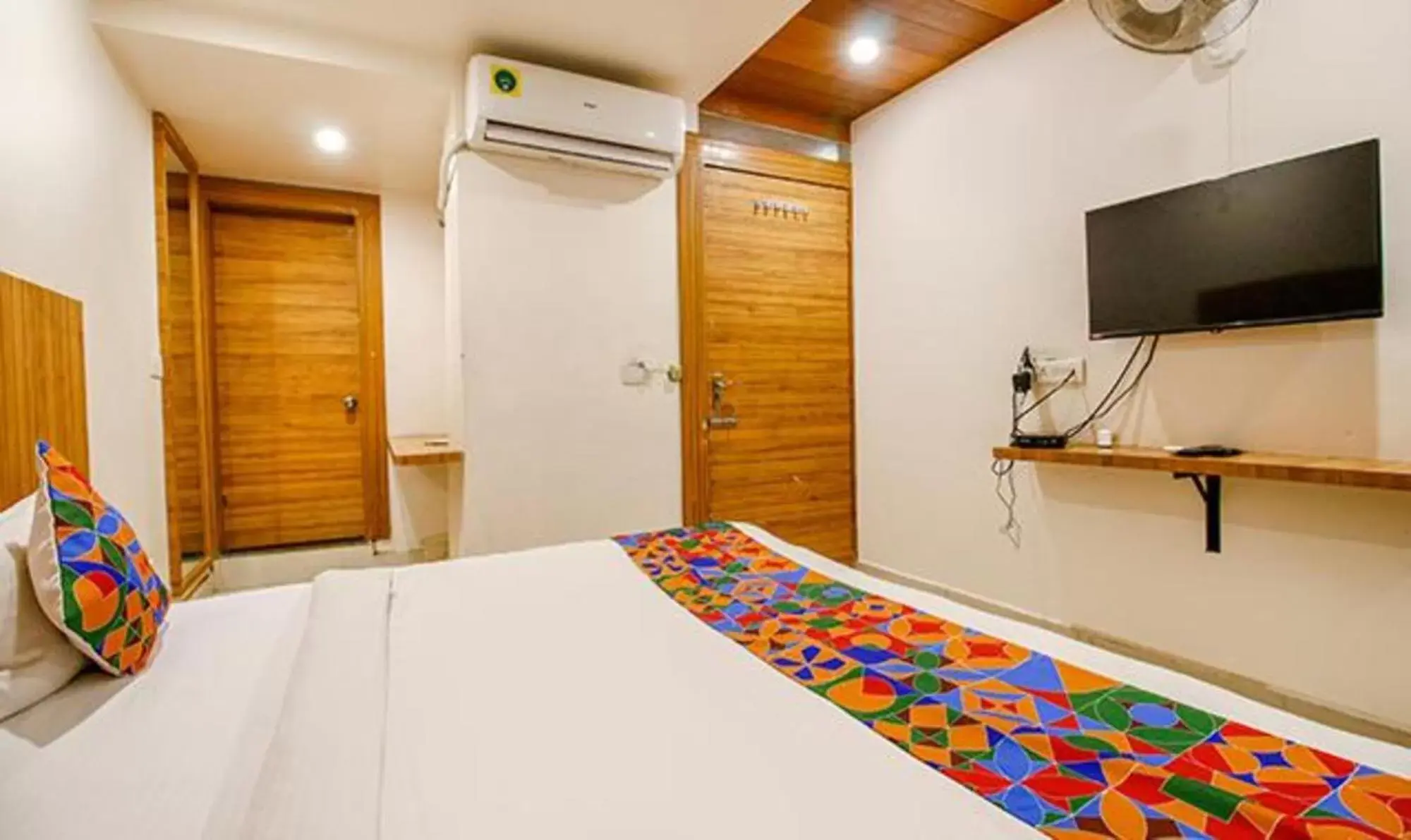 TV and multimedia, Bed in FabExpress Sunshine Regency TV and multimedia, Bed in FabExpress Sunshine Regency