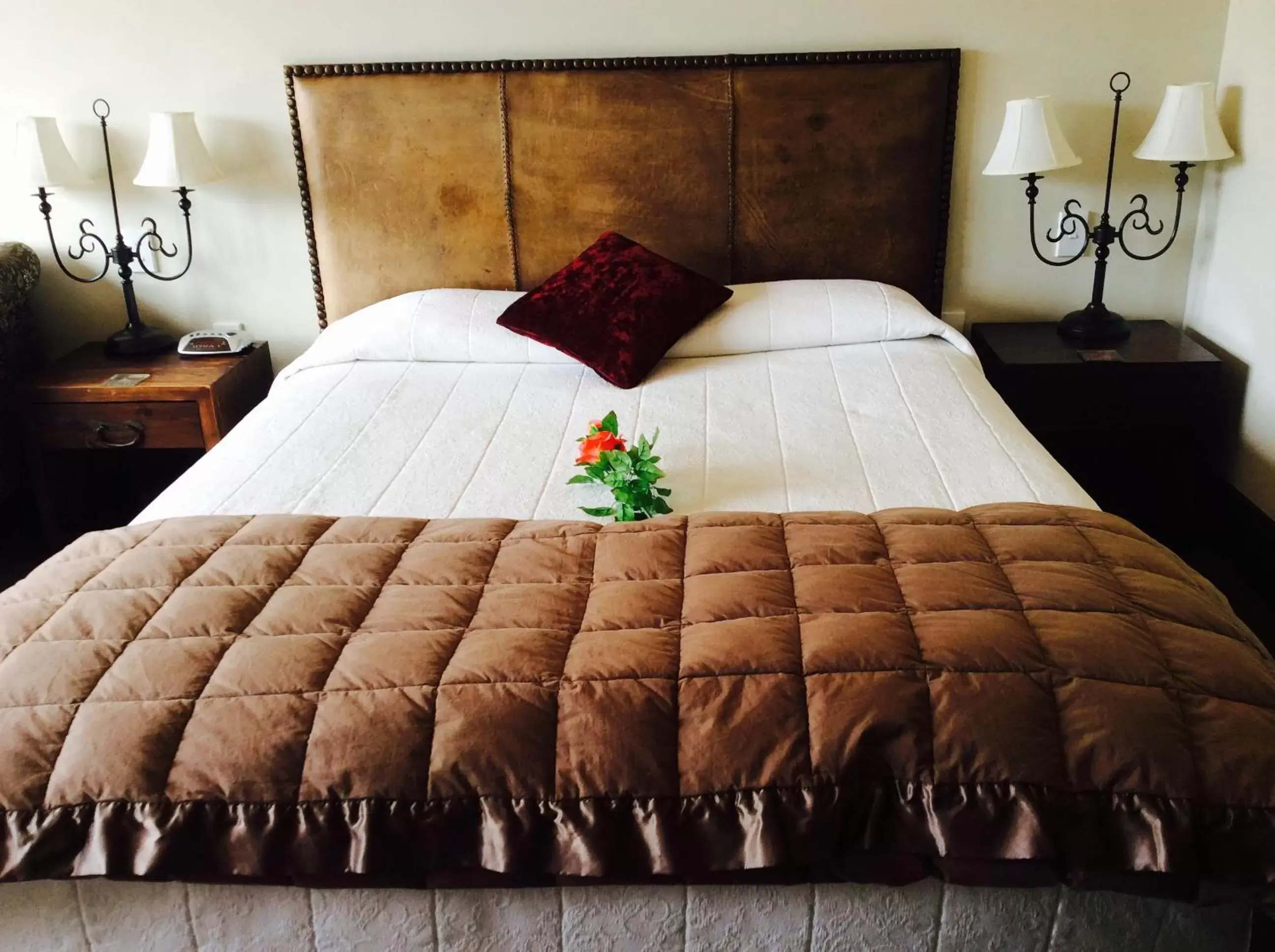 Bed in Gateway Motor Inn