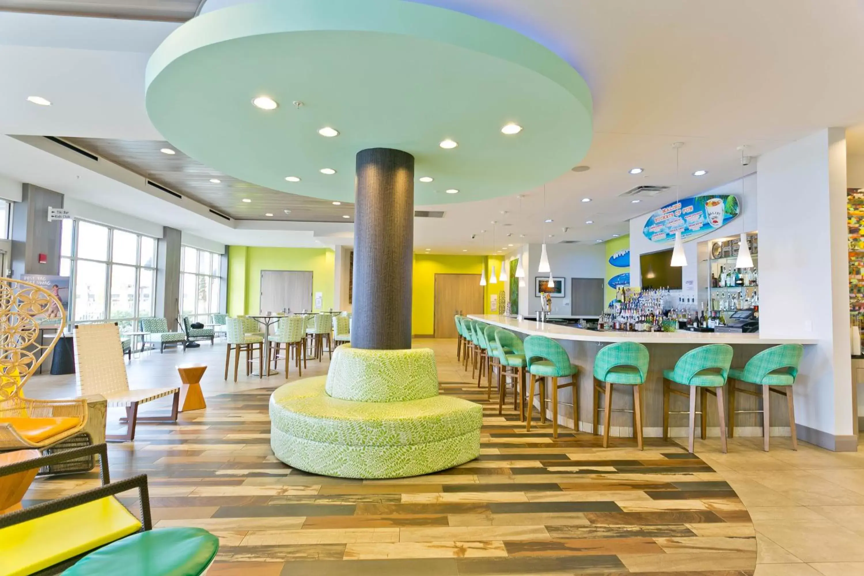 Lounge or bar, Lobby/Reception in Holiday Inn Resort Fort Walton Beach, an IHG Hotel