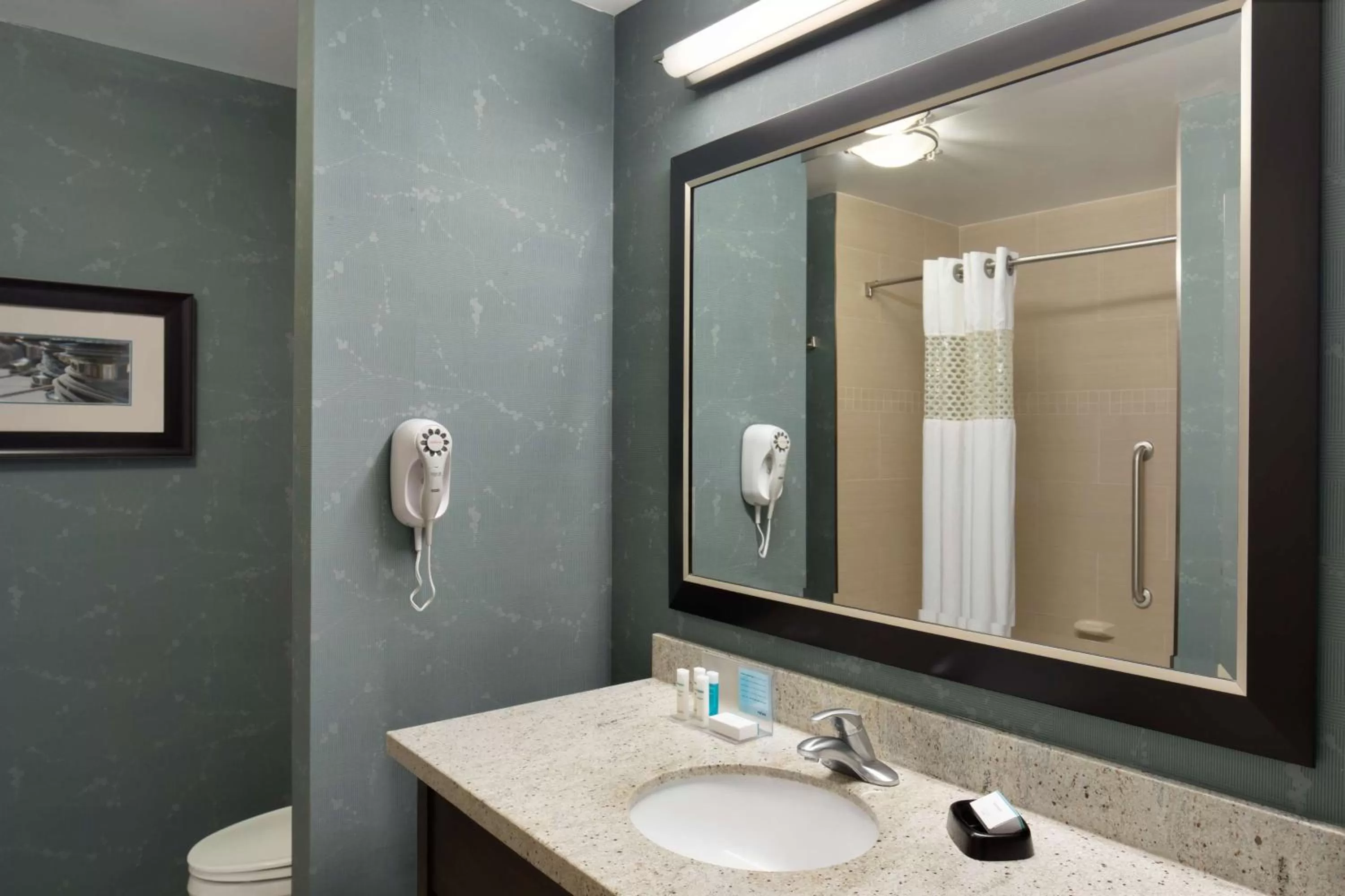 Bathroom in Hampton Inn & Suites Aberdeen/APG South