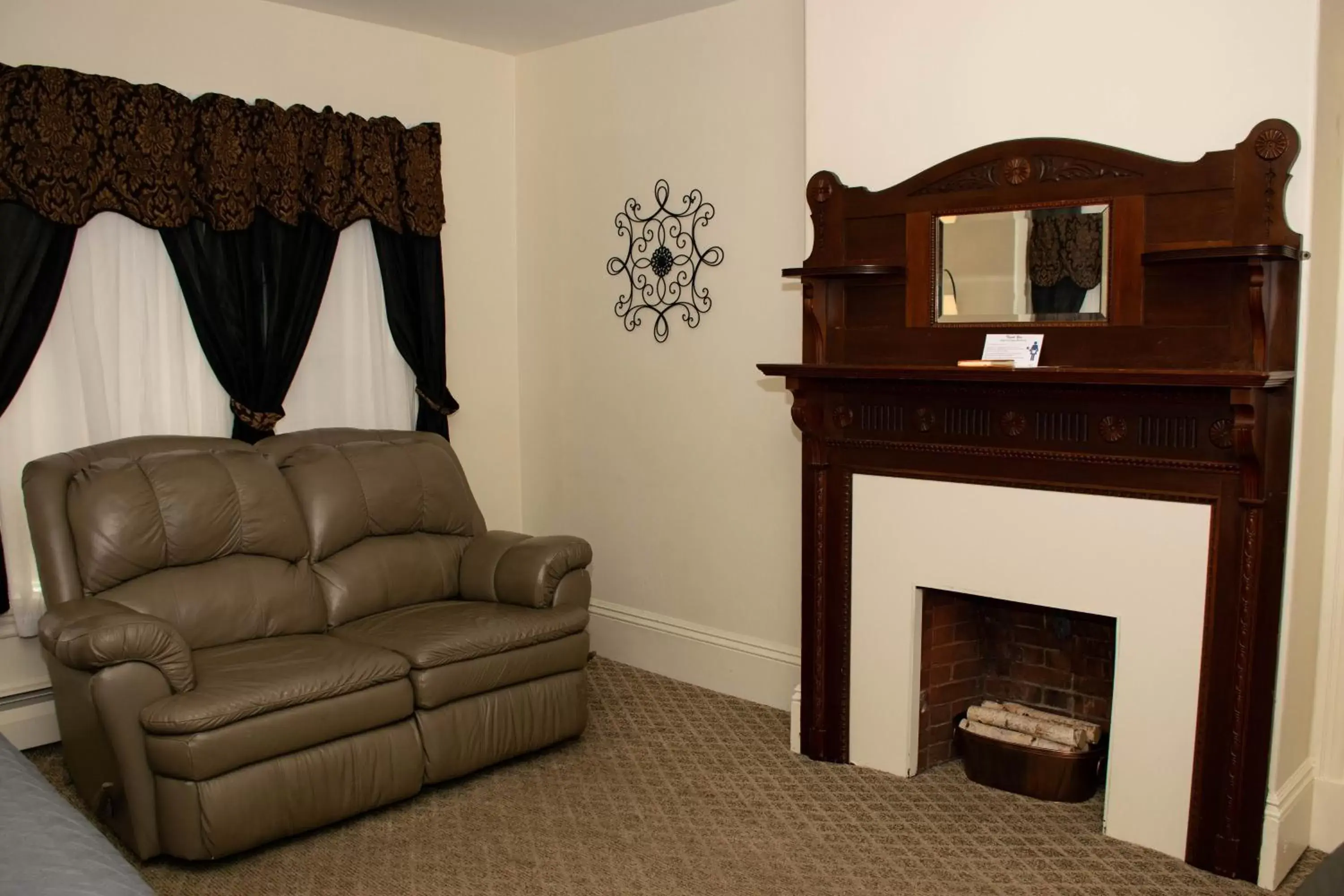 Decorative detail, Seating Area in The Whitetail Inn and Suites- Lincoln