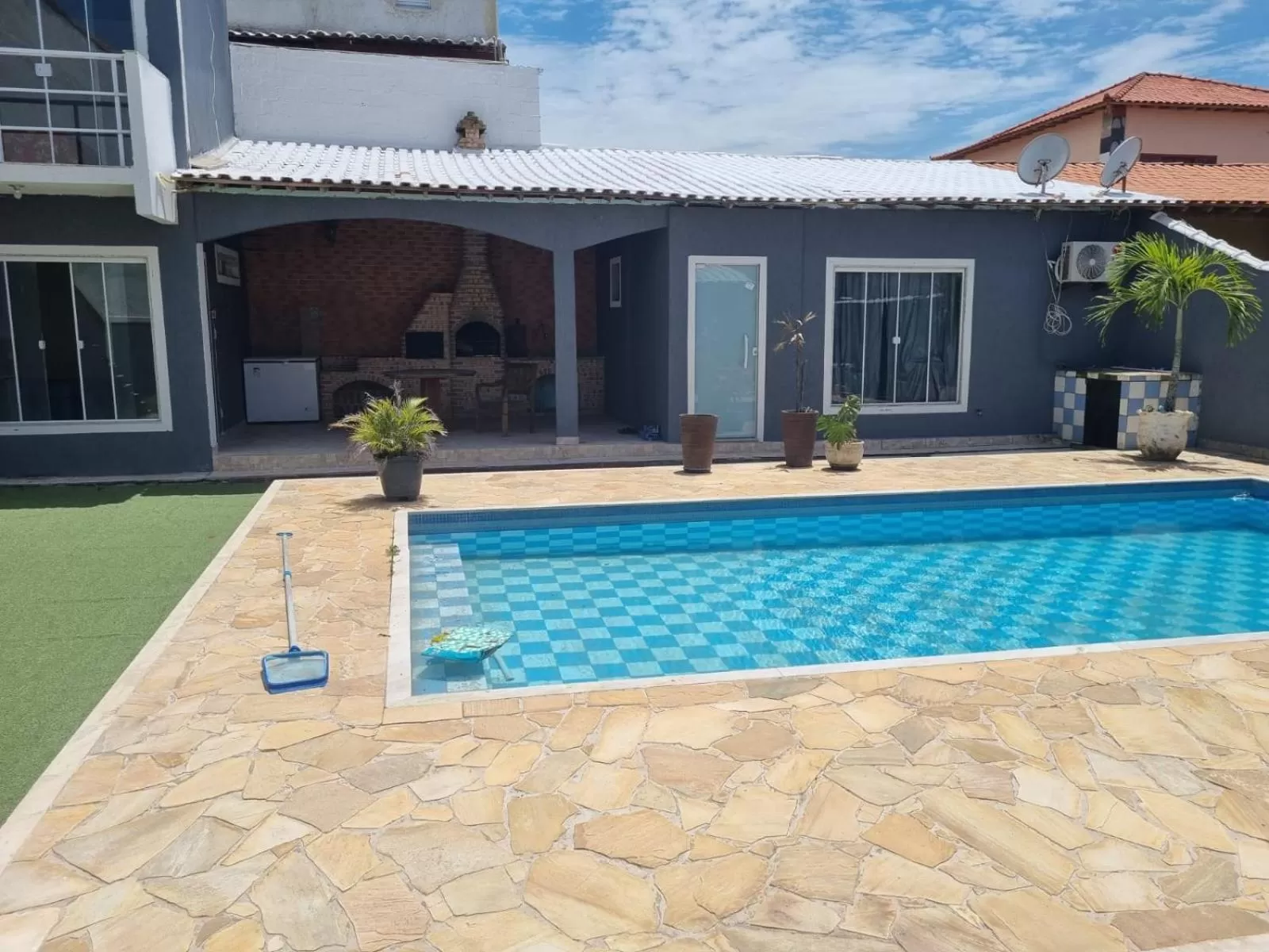 Swimming pool in Pousada Litorânea