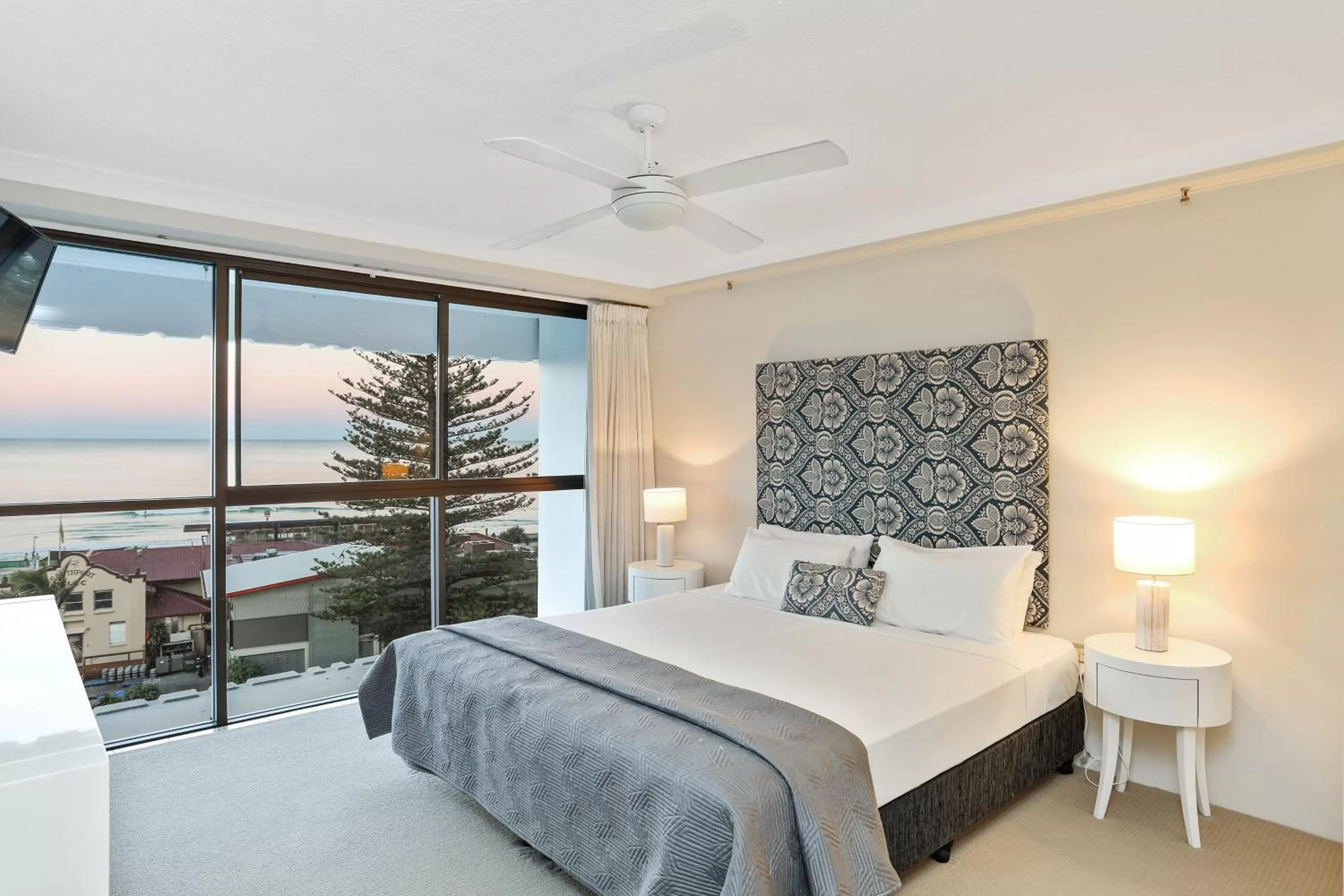 Bedroom, Bed in De Ville Apartments