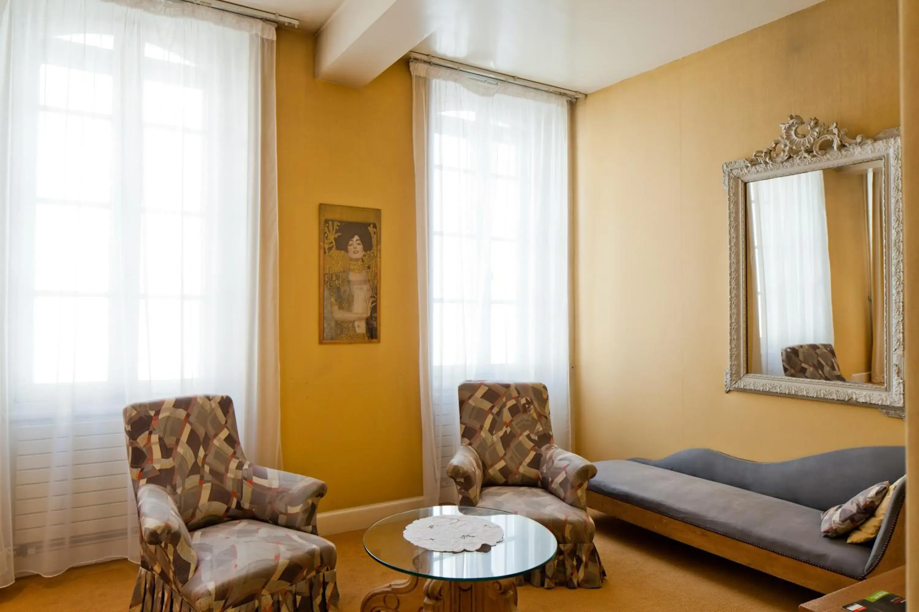 Living room, Seating Area in Hôtel de France