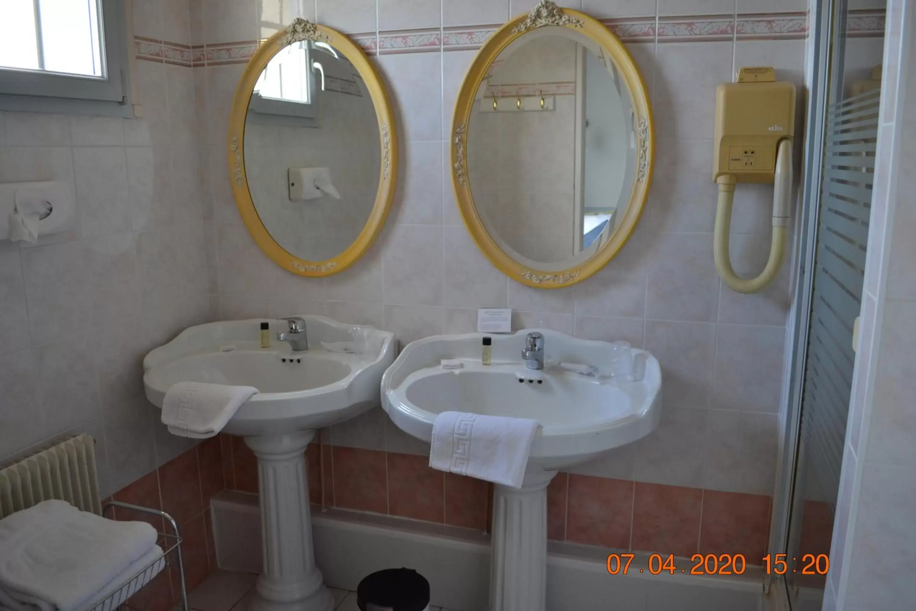 Bathroom in Hôtel Le Castel