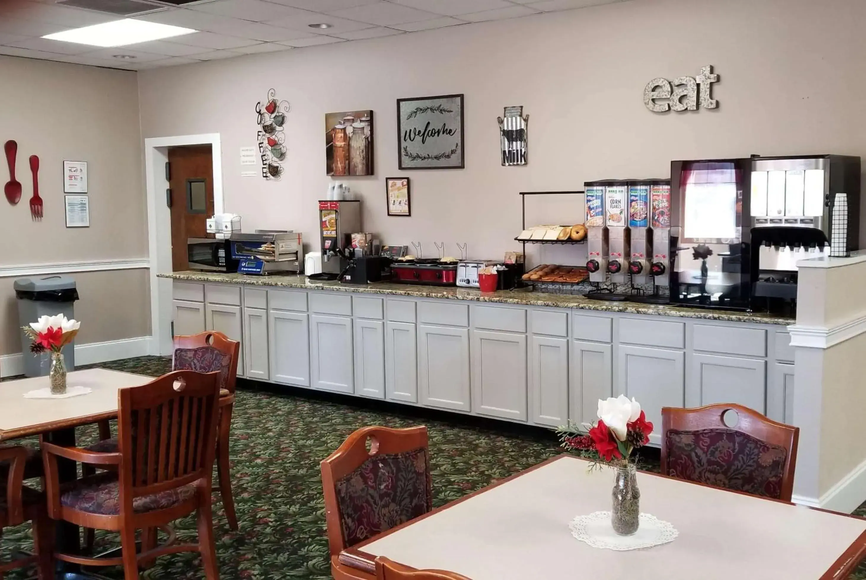 Restaurant/Places to Eat in Ramada by Wyndham & Suites Warner Robins