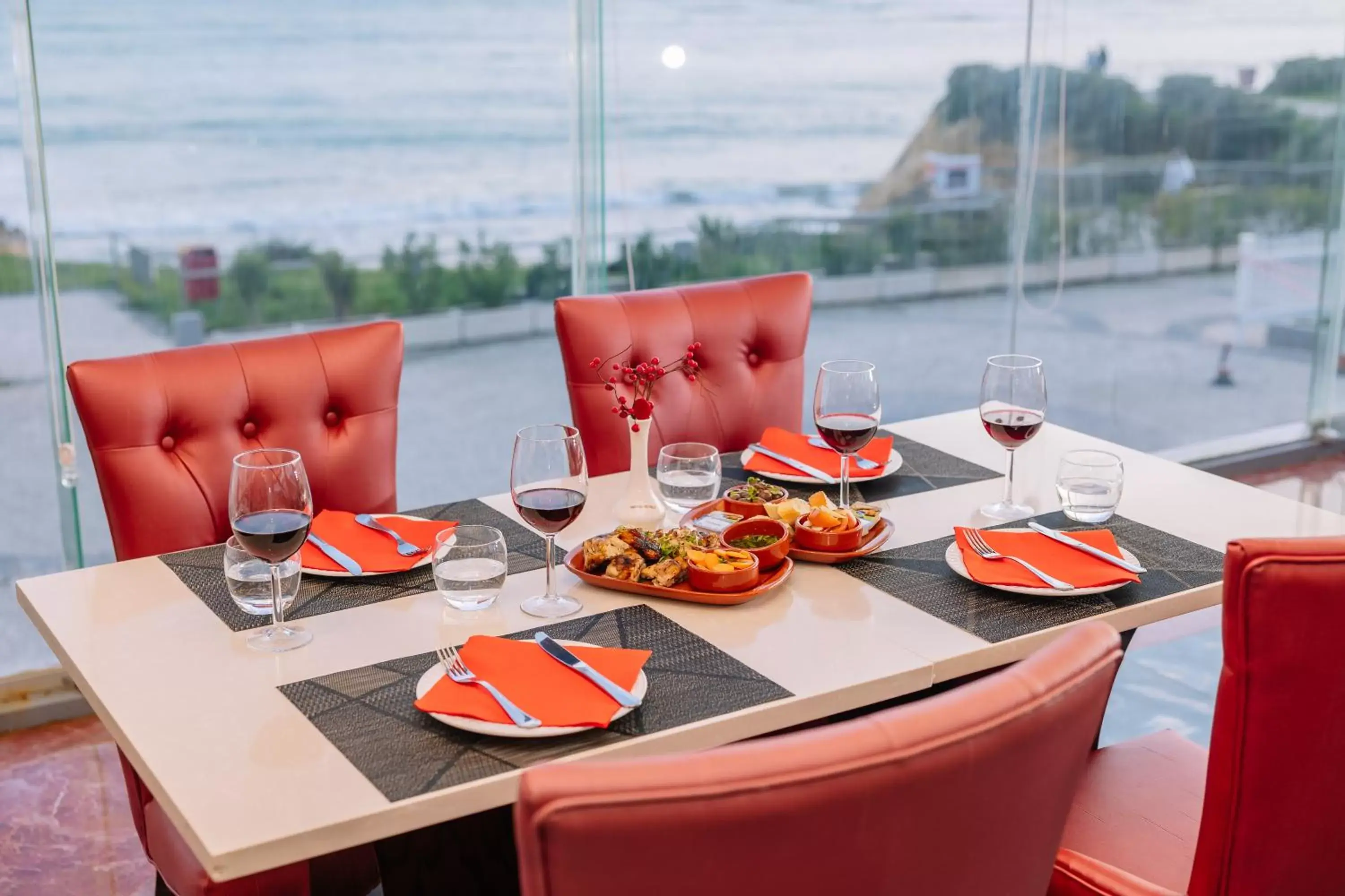 Restaurant/places to eat in Monicca Collection Suites and Residences